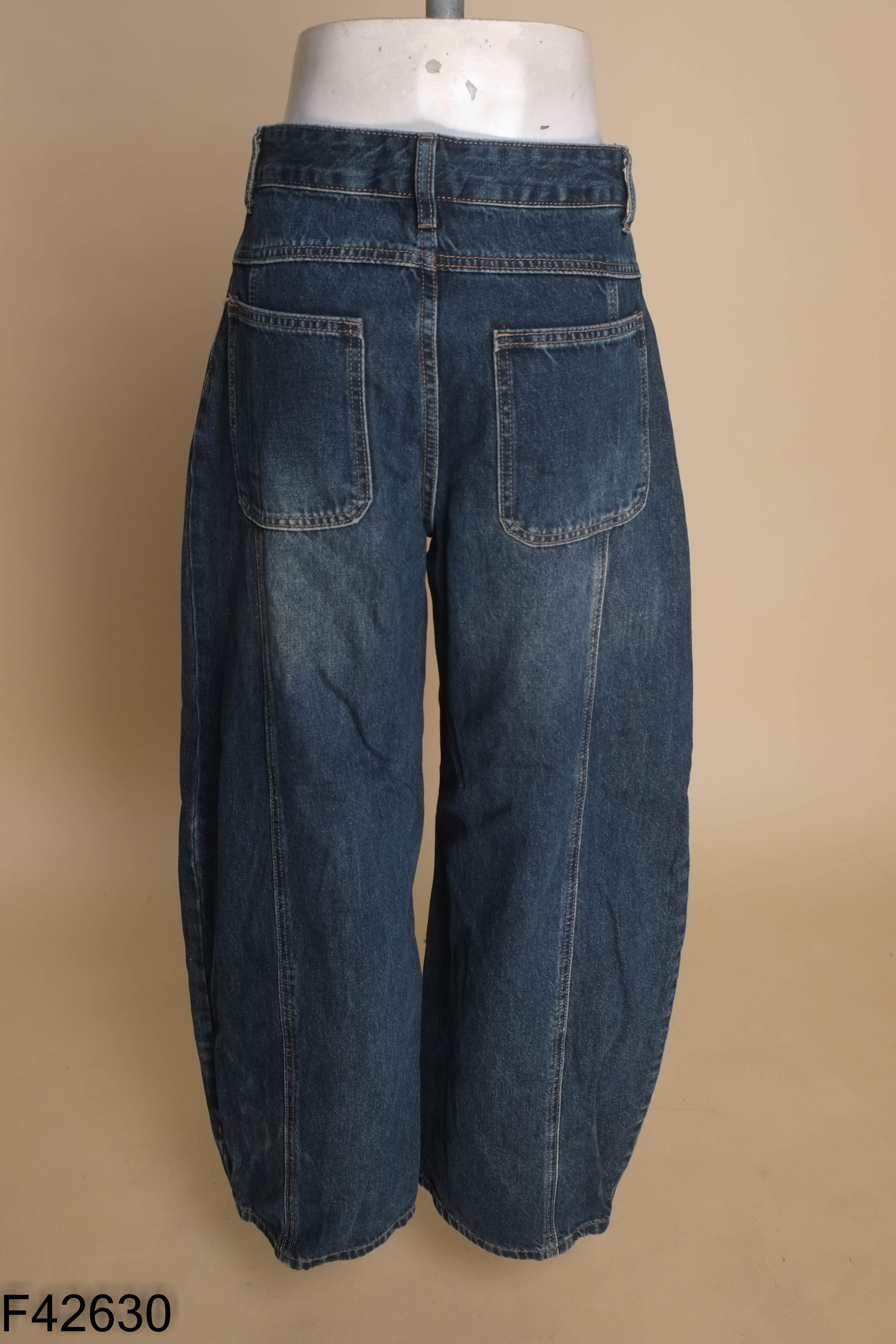 Quần jeans xanh suông
