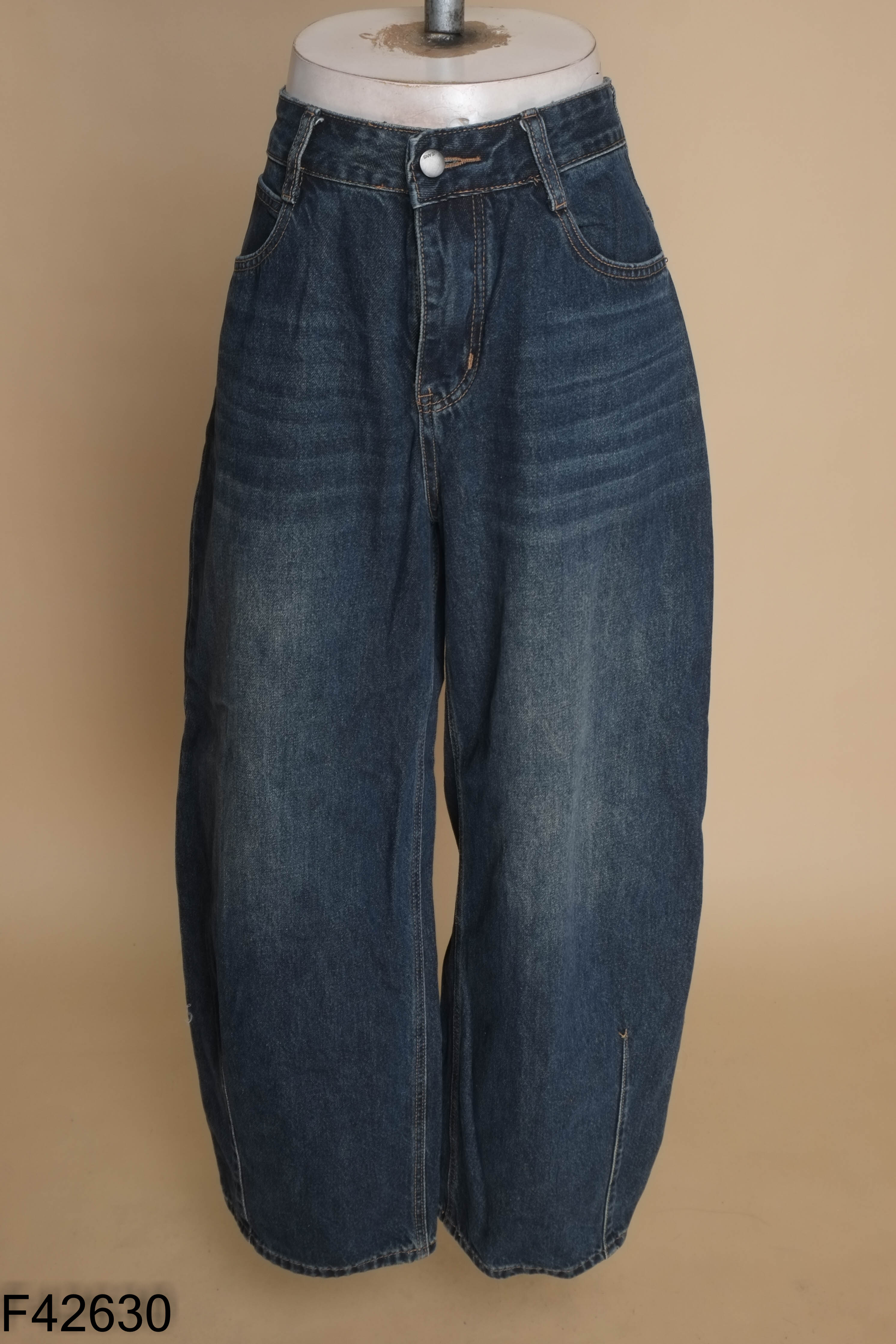 Quần jeans xanh suông