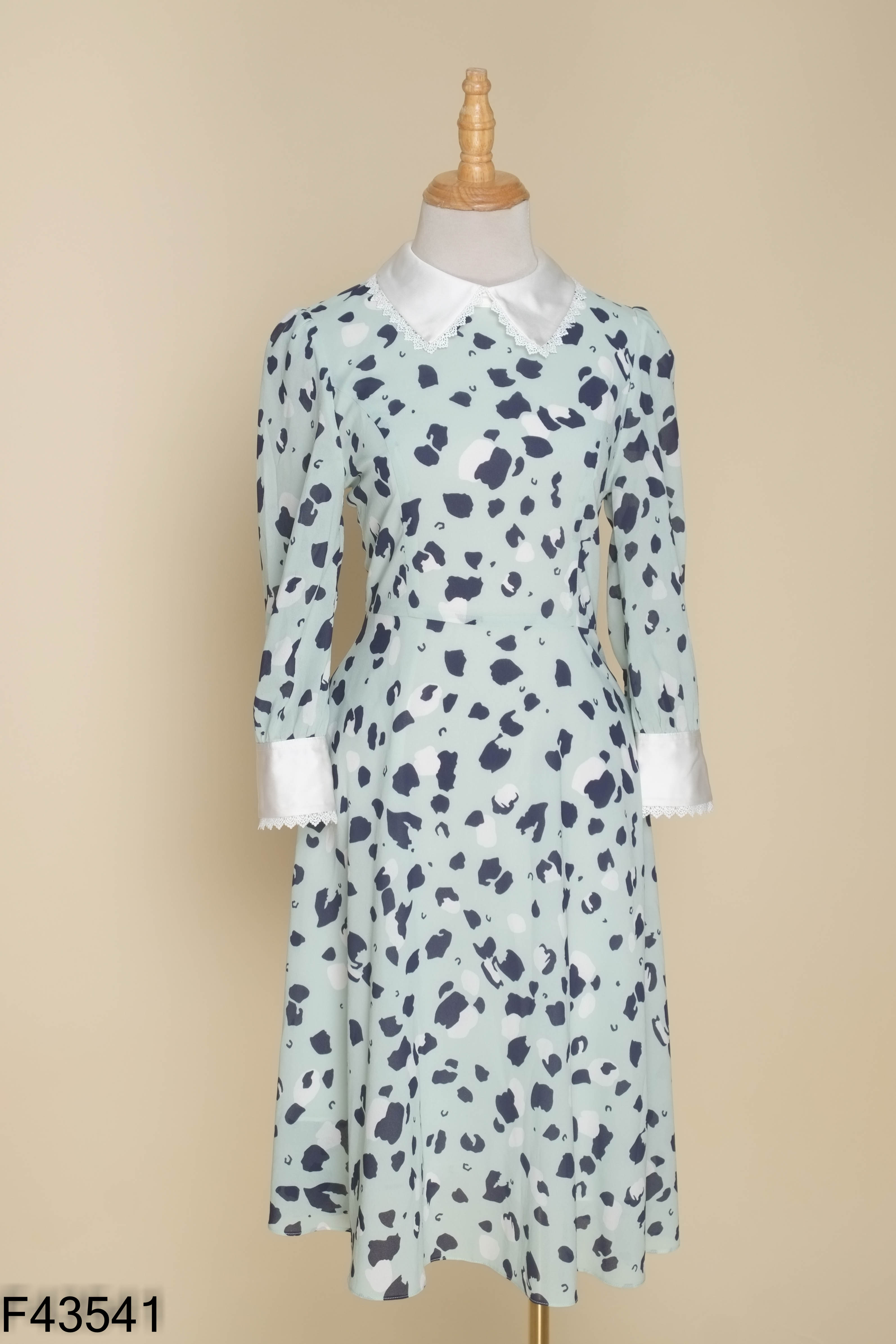 Váy xanh CHIC-LAND họa tiết cổ ren