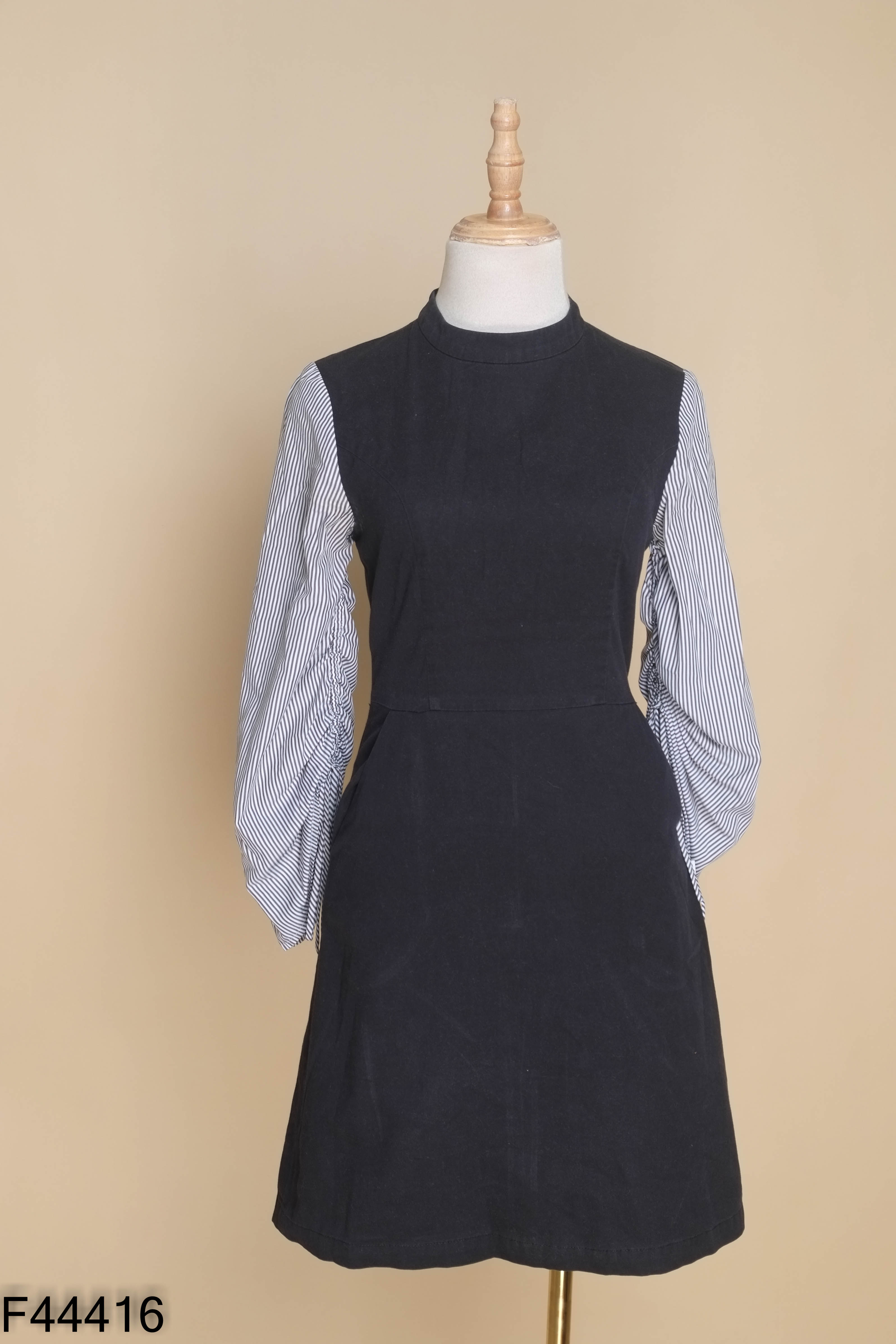 Váy D.CHIC jean đen phối trắng kẻ