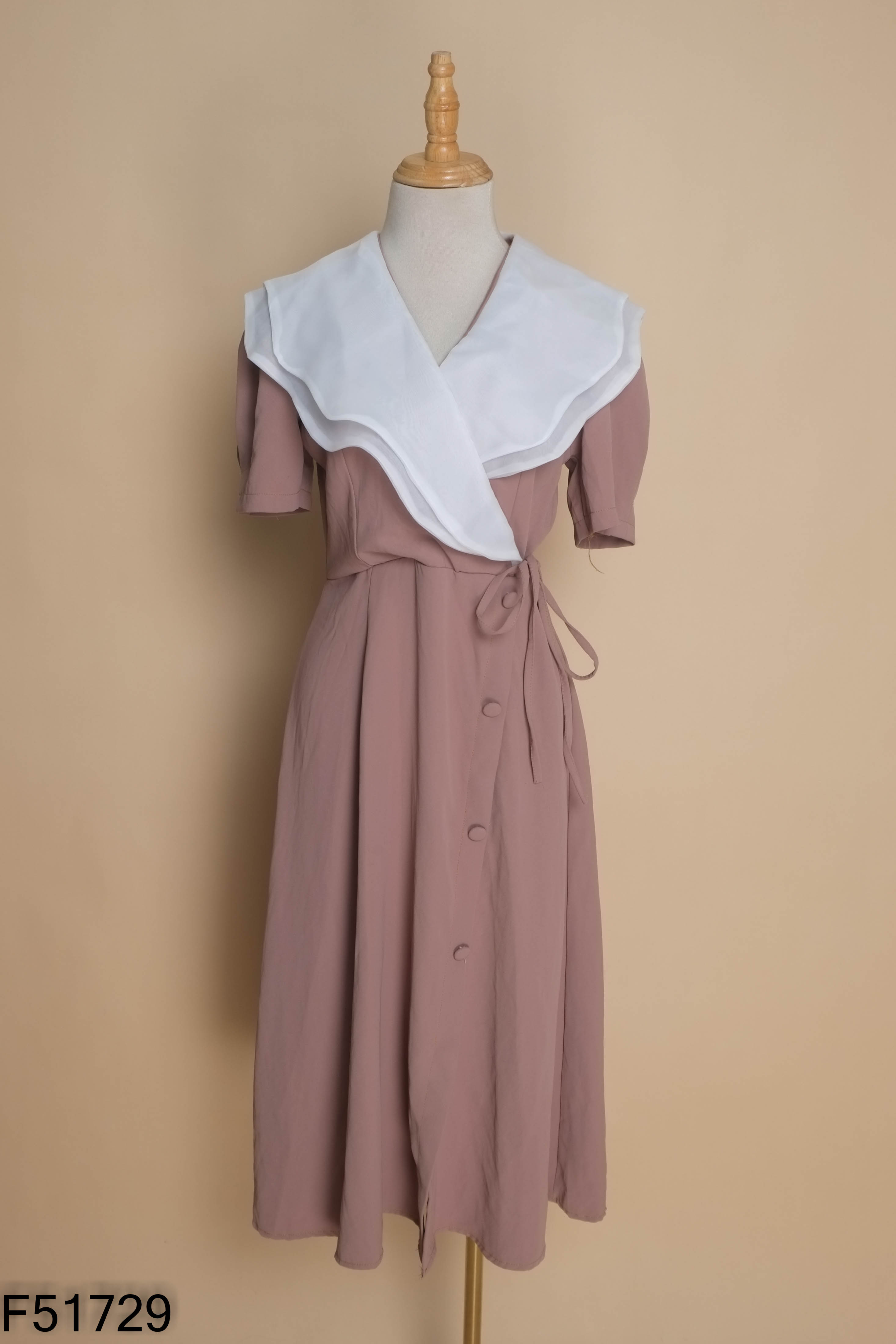 Váy nâu XỊN XÒ SHOP phối cổ voan trắng
