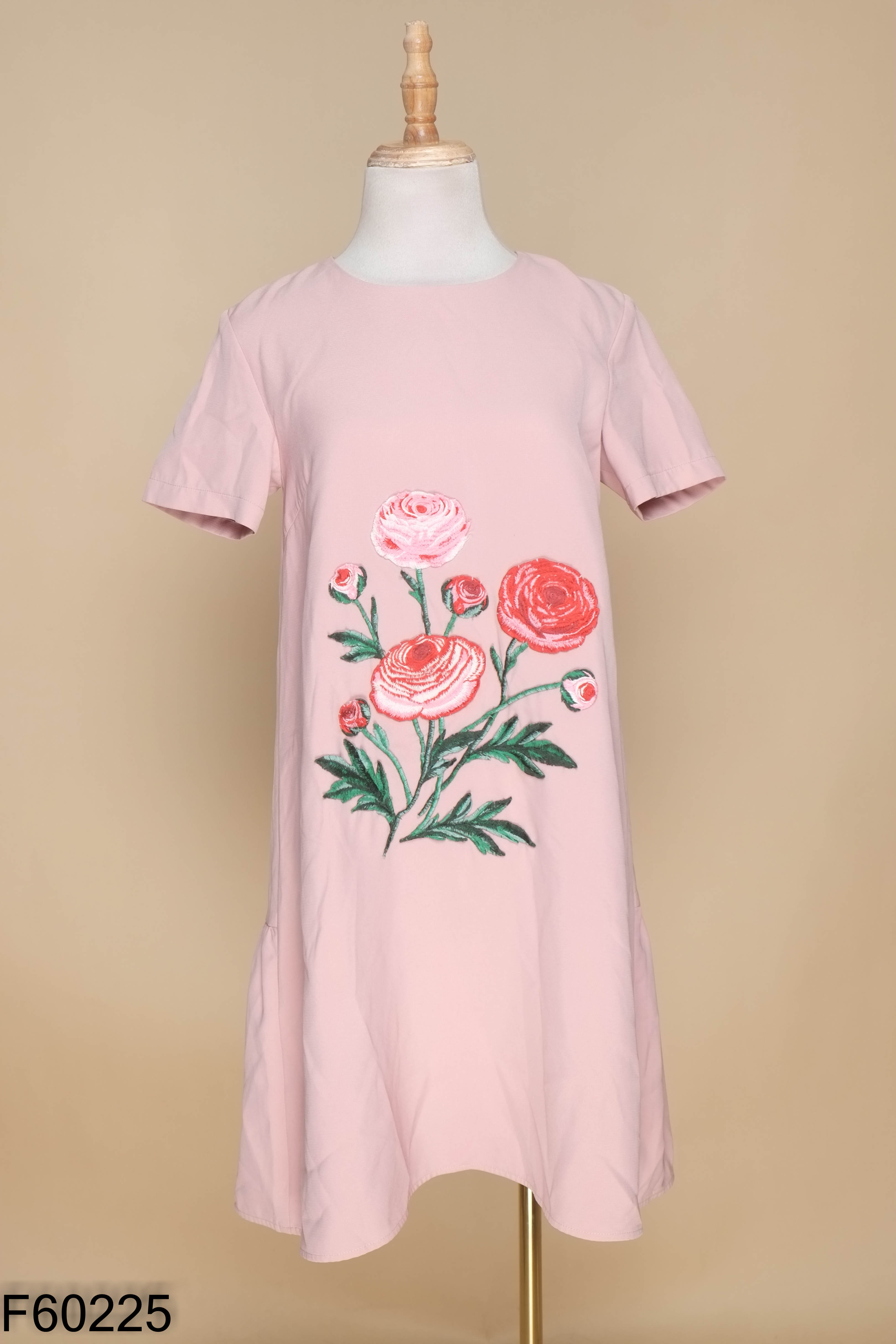 Váy hồng HÀ CÚC thêu hoa