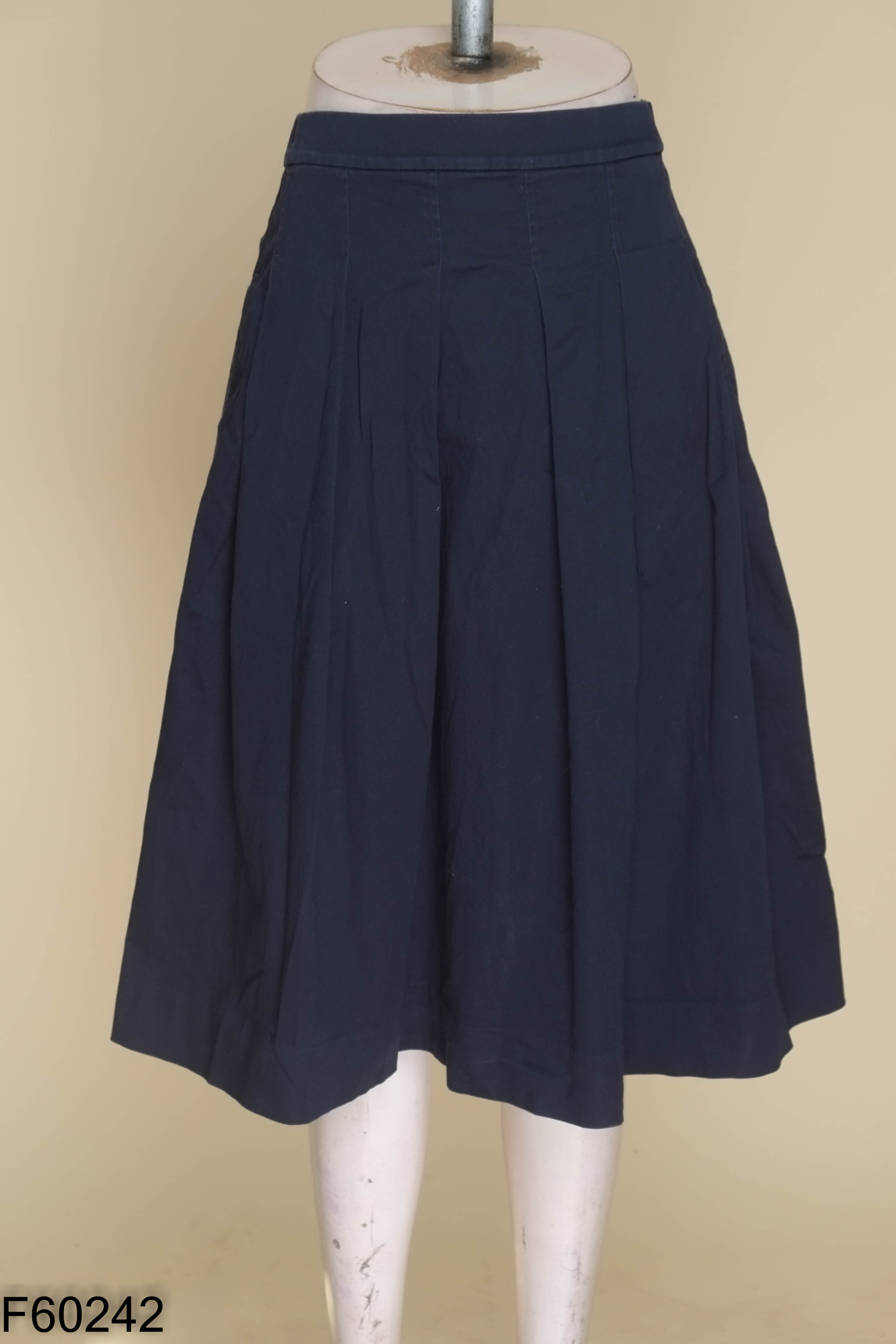 Chân váy UNIQLO xanh than xếp ly