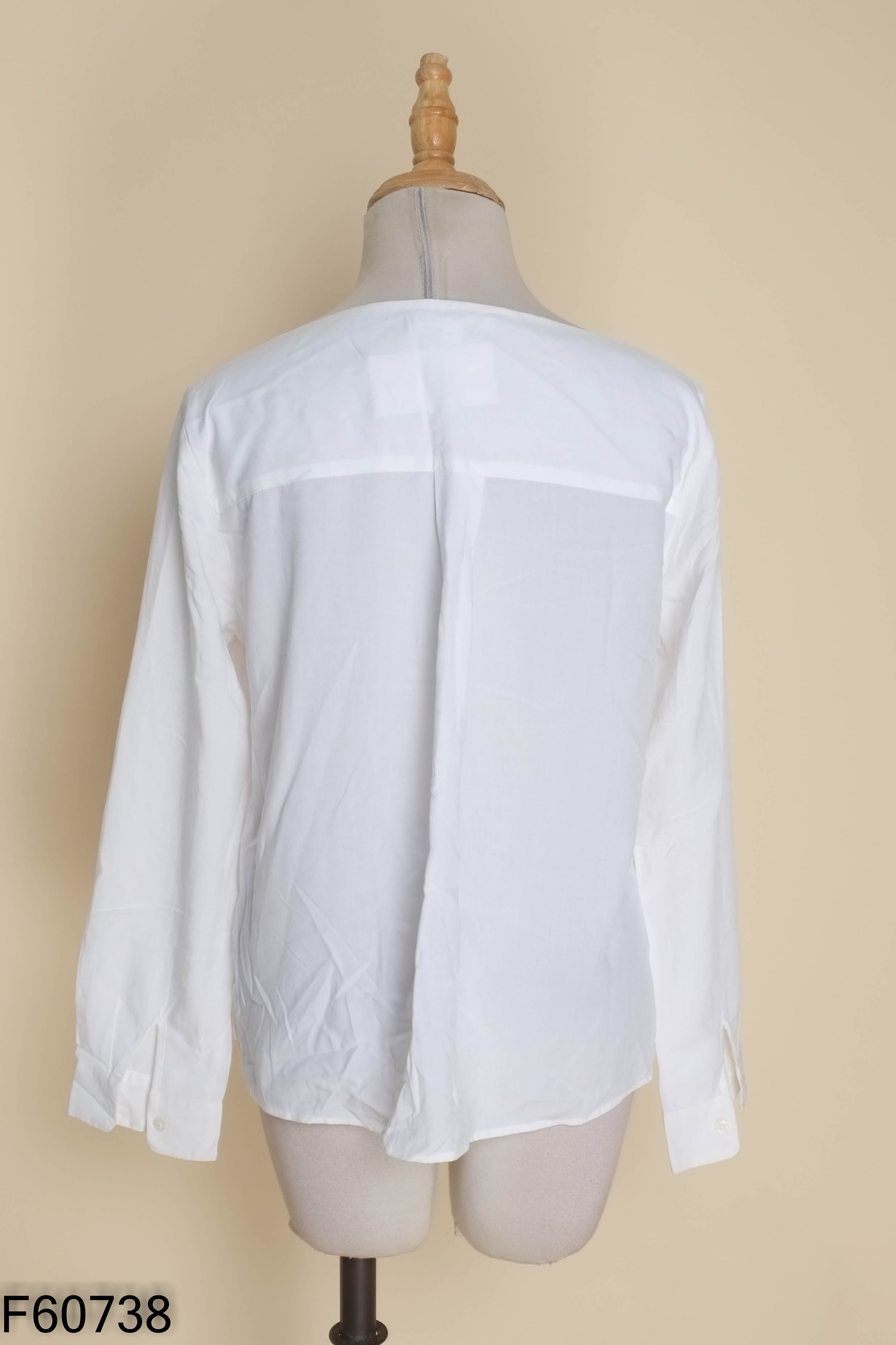 Áo UNIQLO trắng trơn