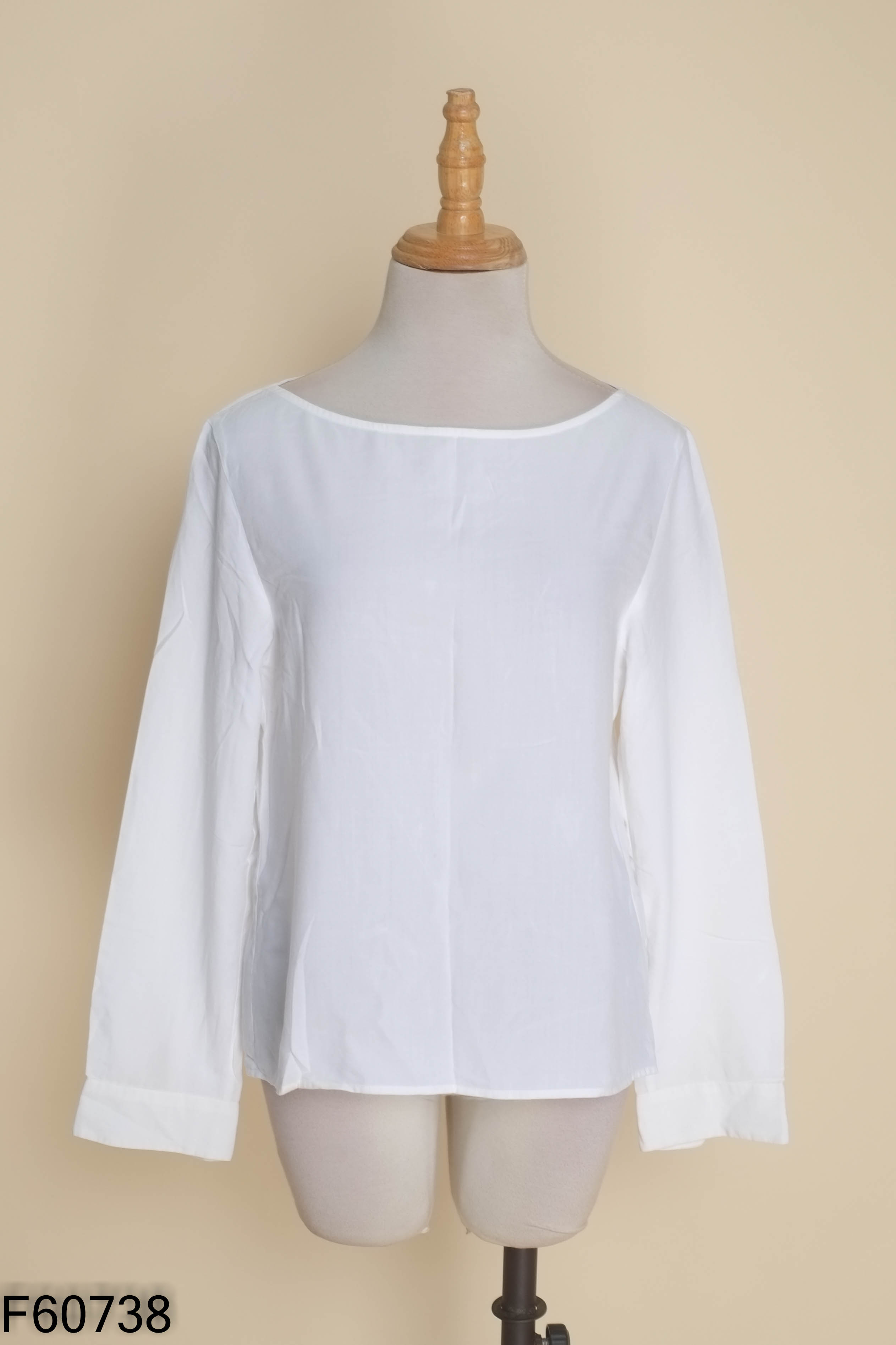 Áo UNIQLO trắng trơn