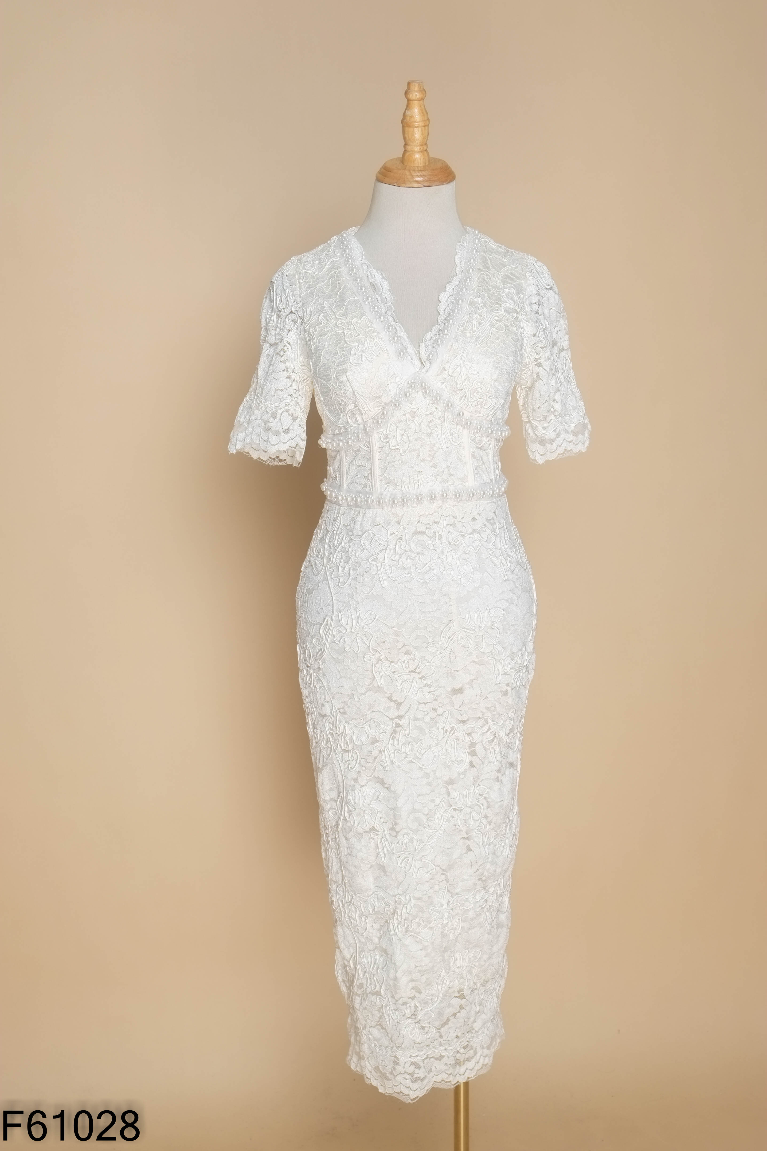 Váy KHÂU Design ren be đính ngọc