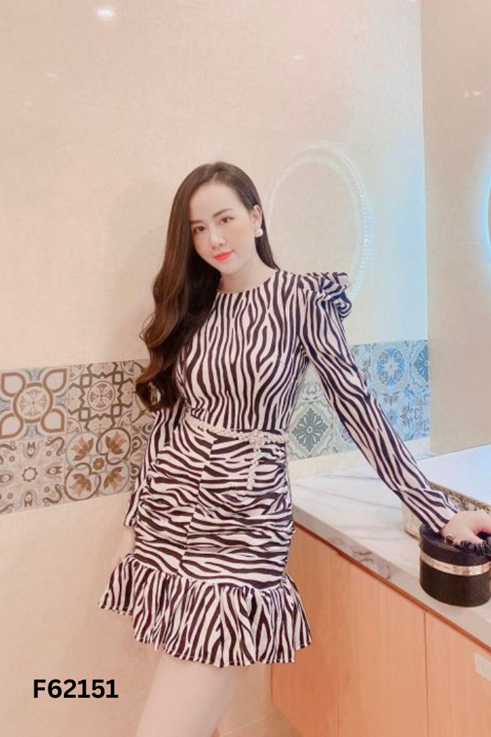 Váy ROSA đen kẻ trắng