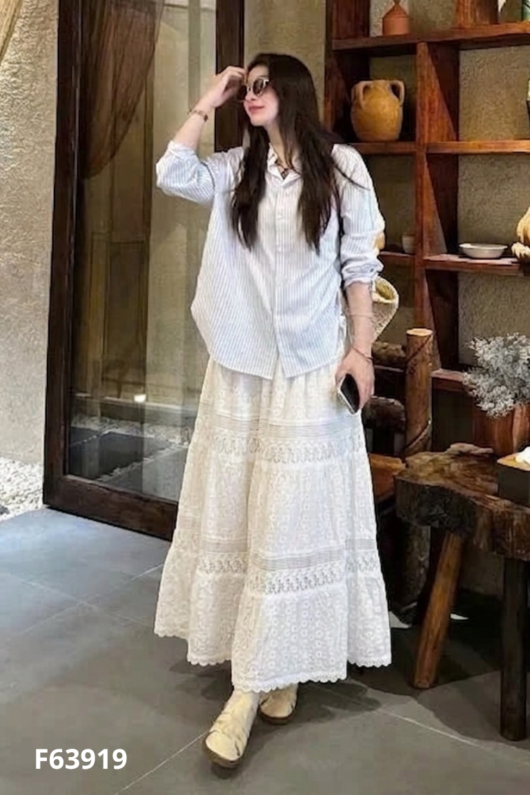 Chân váy thô thêu trắng