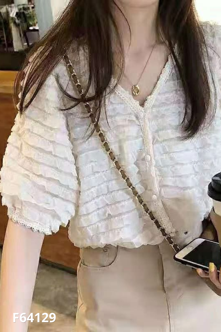 Áo be tầng viền ren MULLET BOUTIQUE