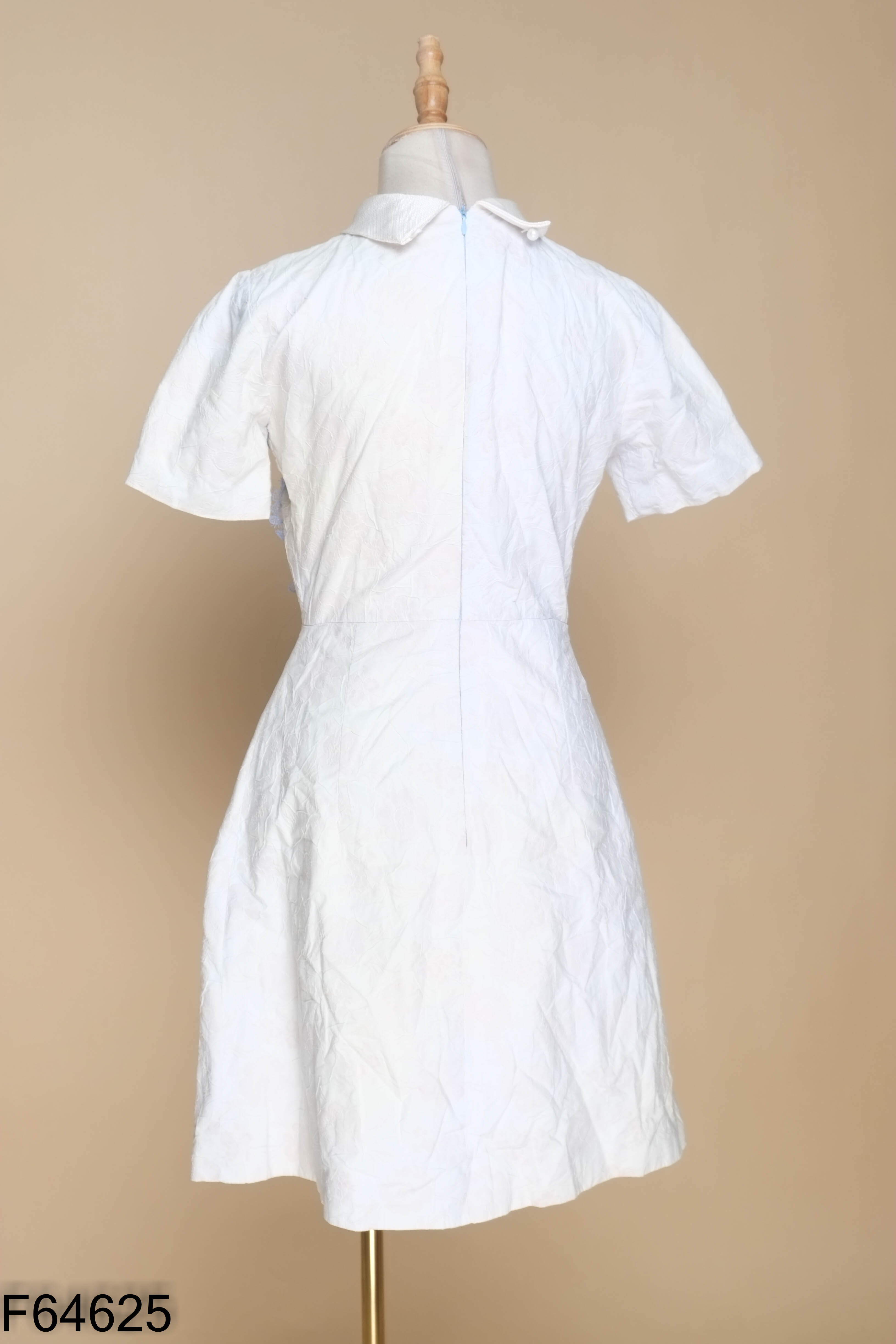 Váy trắng LES DETTES MAINS buộc nơ cổ