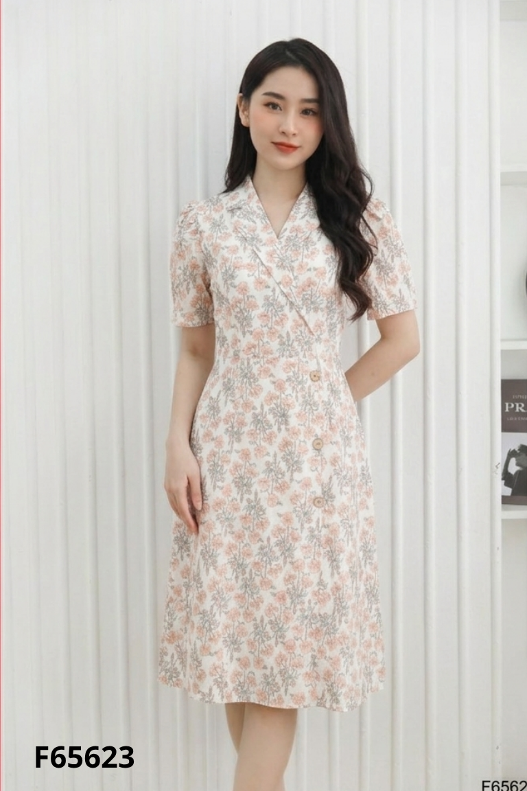Váy HOANG HUONG be nền hoa