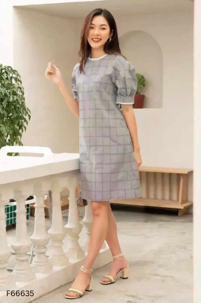 Váy xám kẻ tay phồng