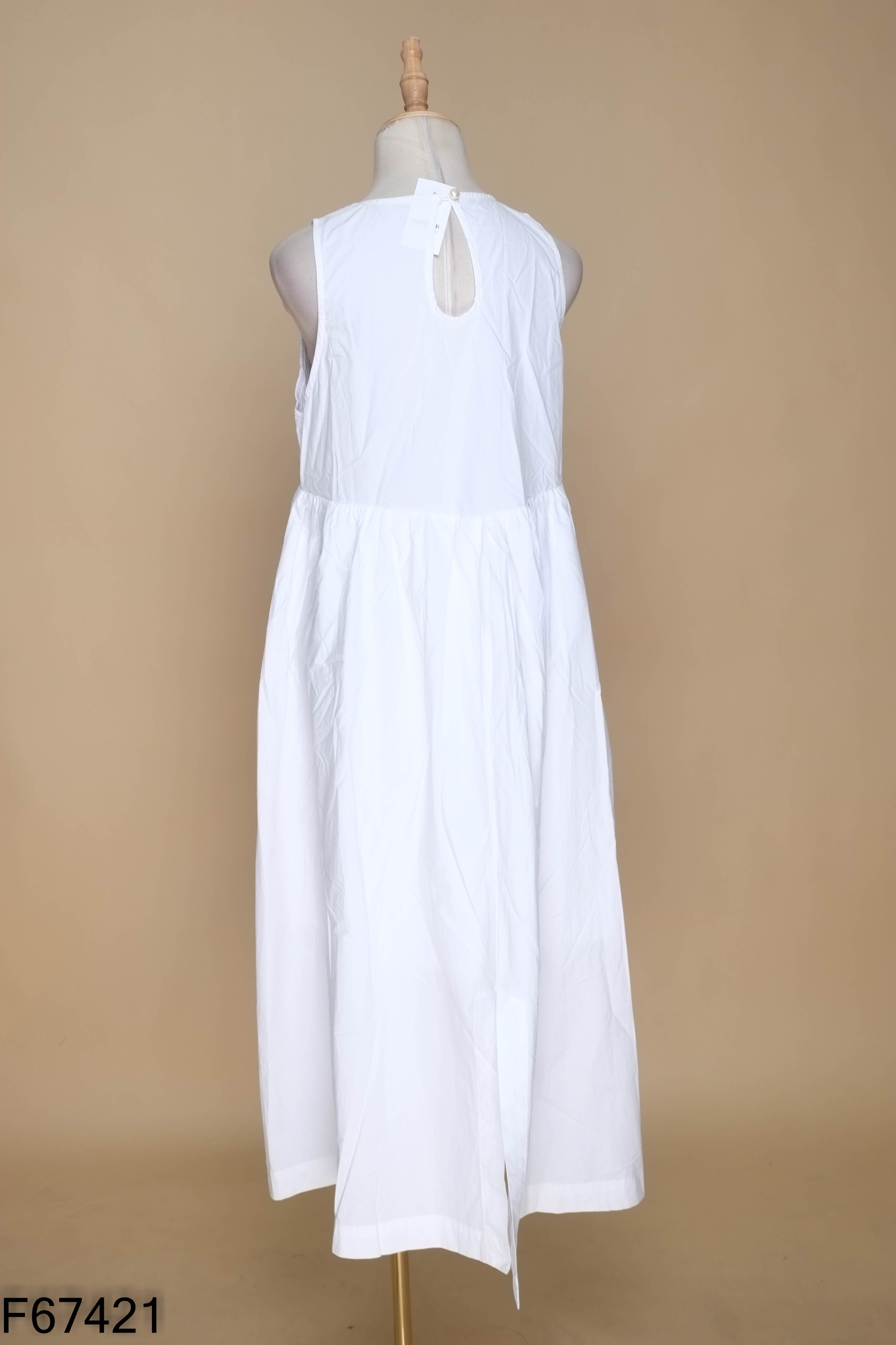 Váy trắng xếp ly