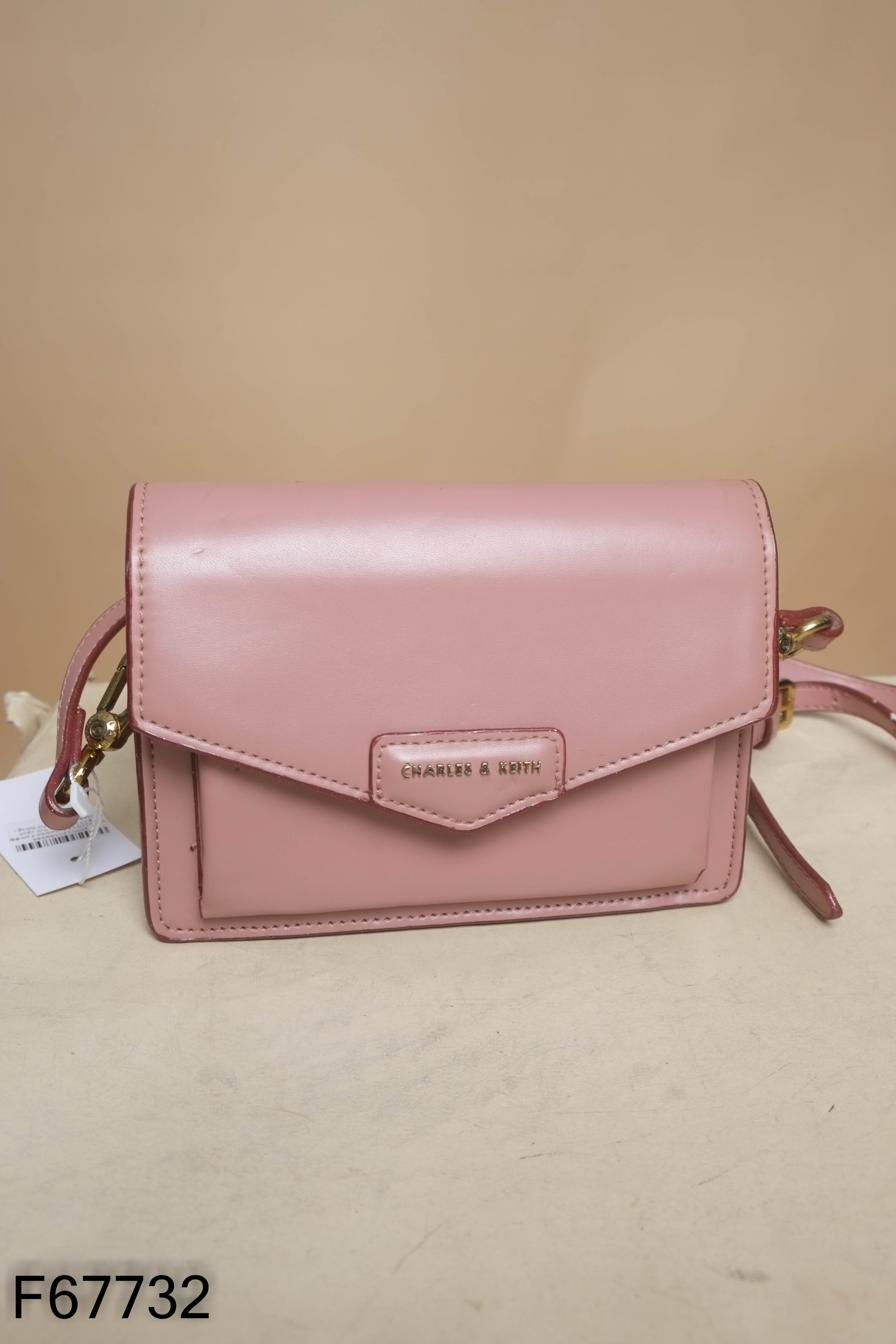 Túi xách CHARLES & KEITH hồng
