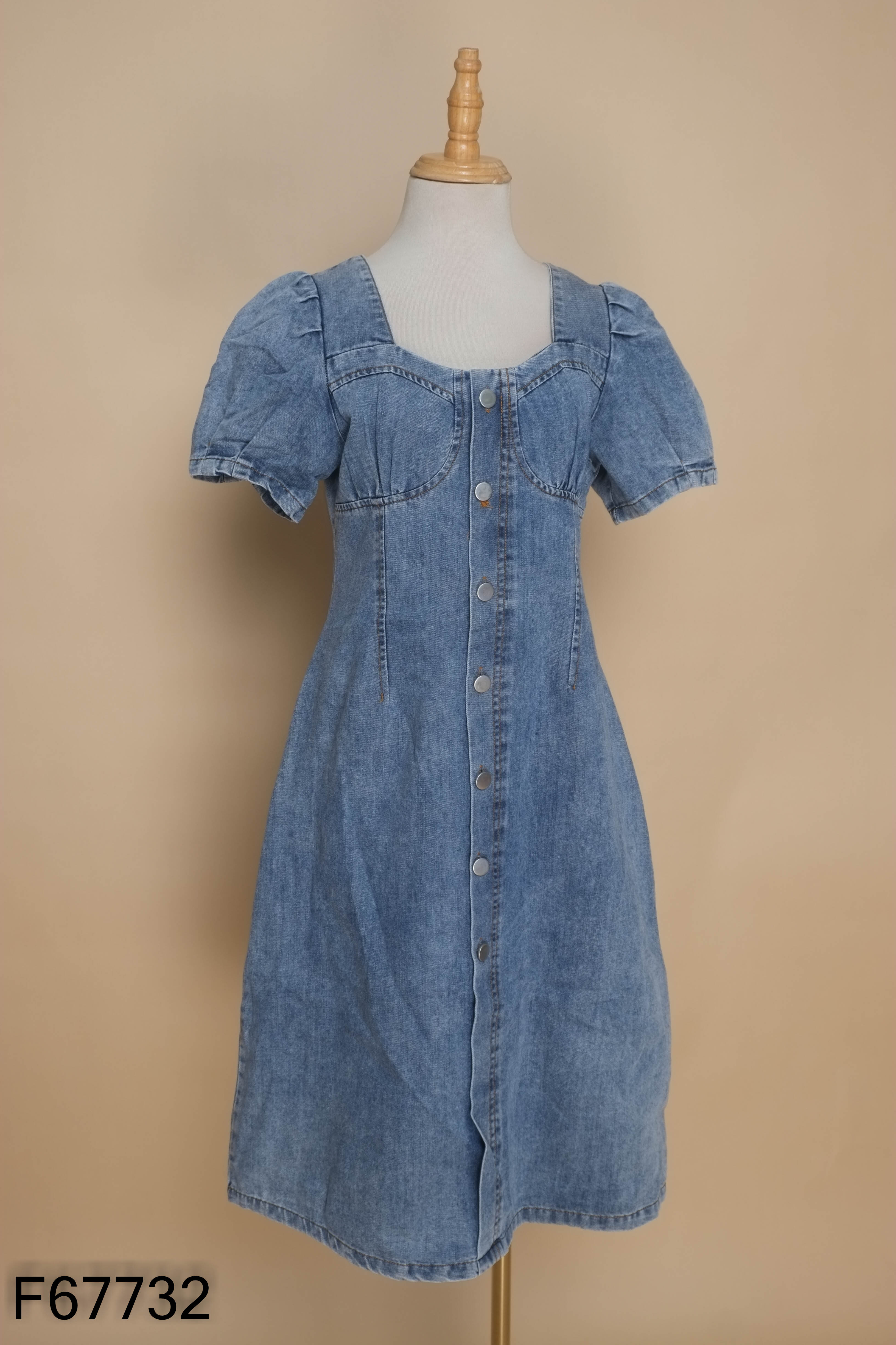 Váy jean xanh cổ vuông