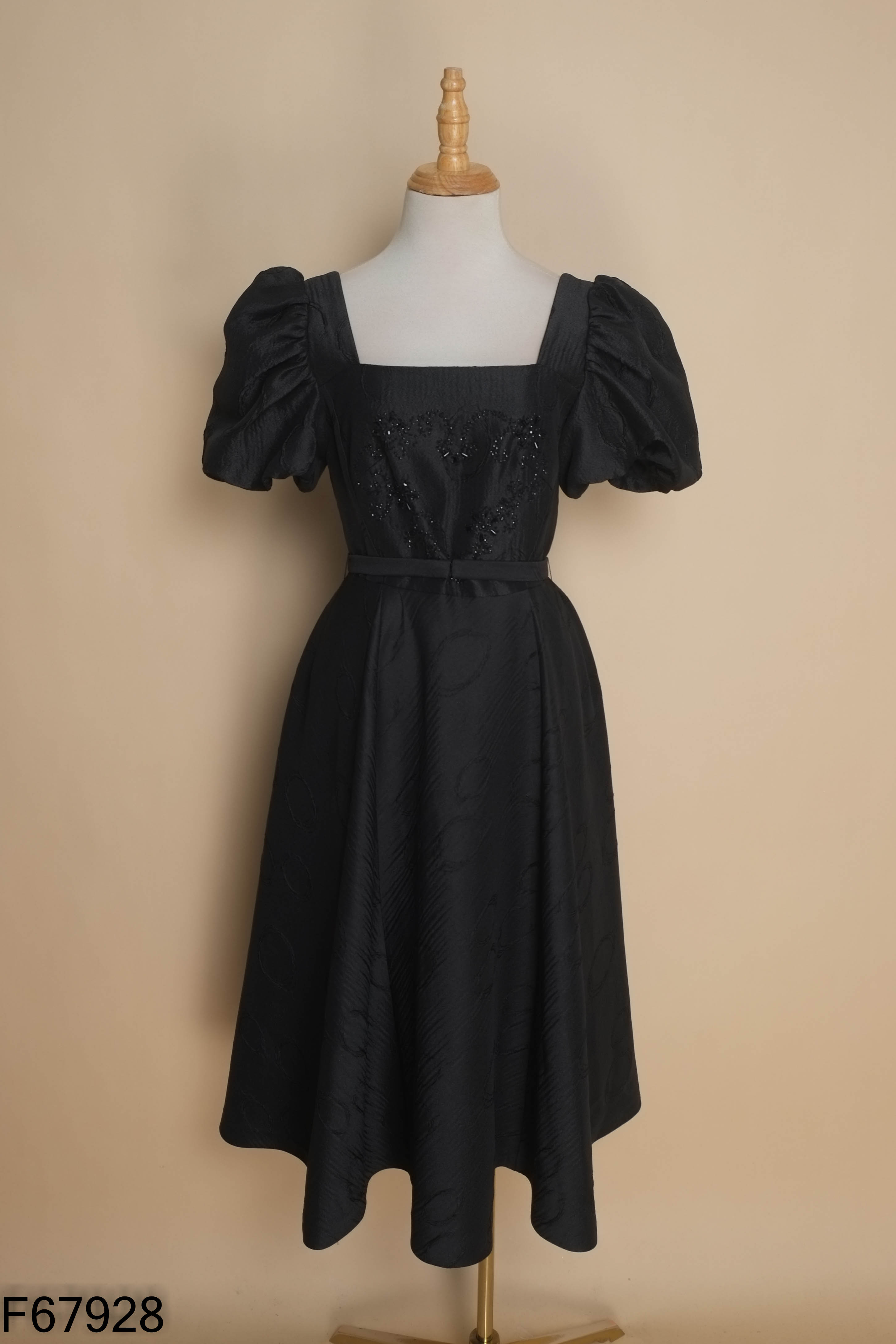 Váy đen SENORA BY IVY MODA tay phồng đính cườm