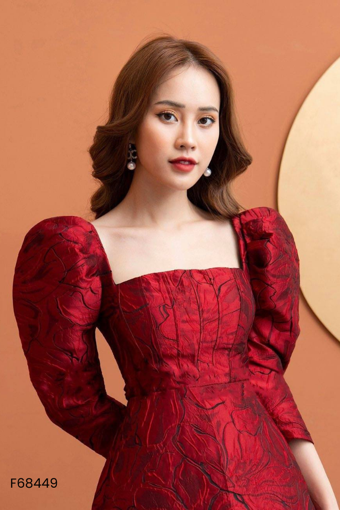 Váy đỏ phối ren THE SHILLA