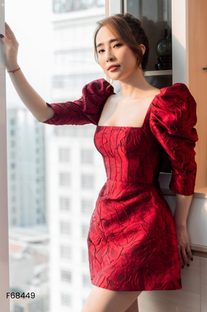 Váy đỏ phối ren THE SHILLA