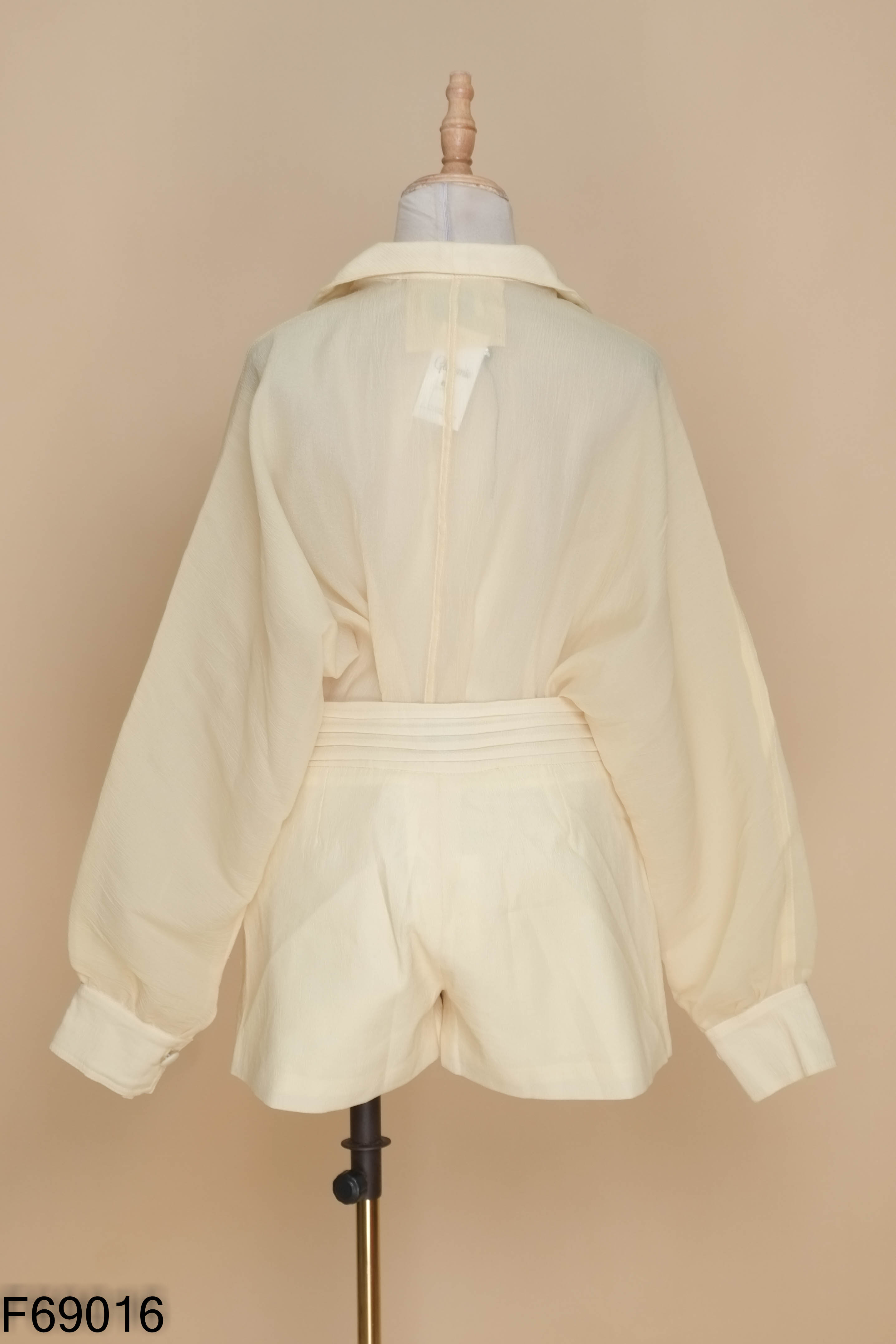 Set Áo tơ vàng MYS.P kéo khóa + quần shorts