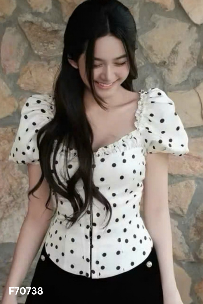 Áo kiểu be chấm bi nhún lưng
