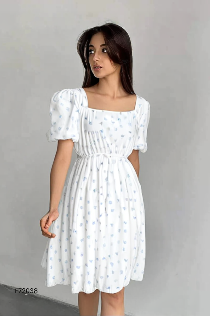 Váy trắng hoa cổ vuông