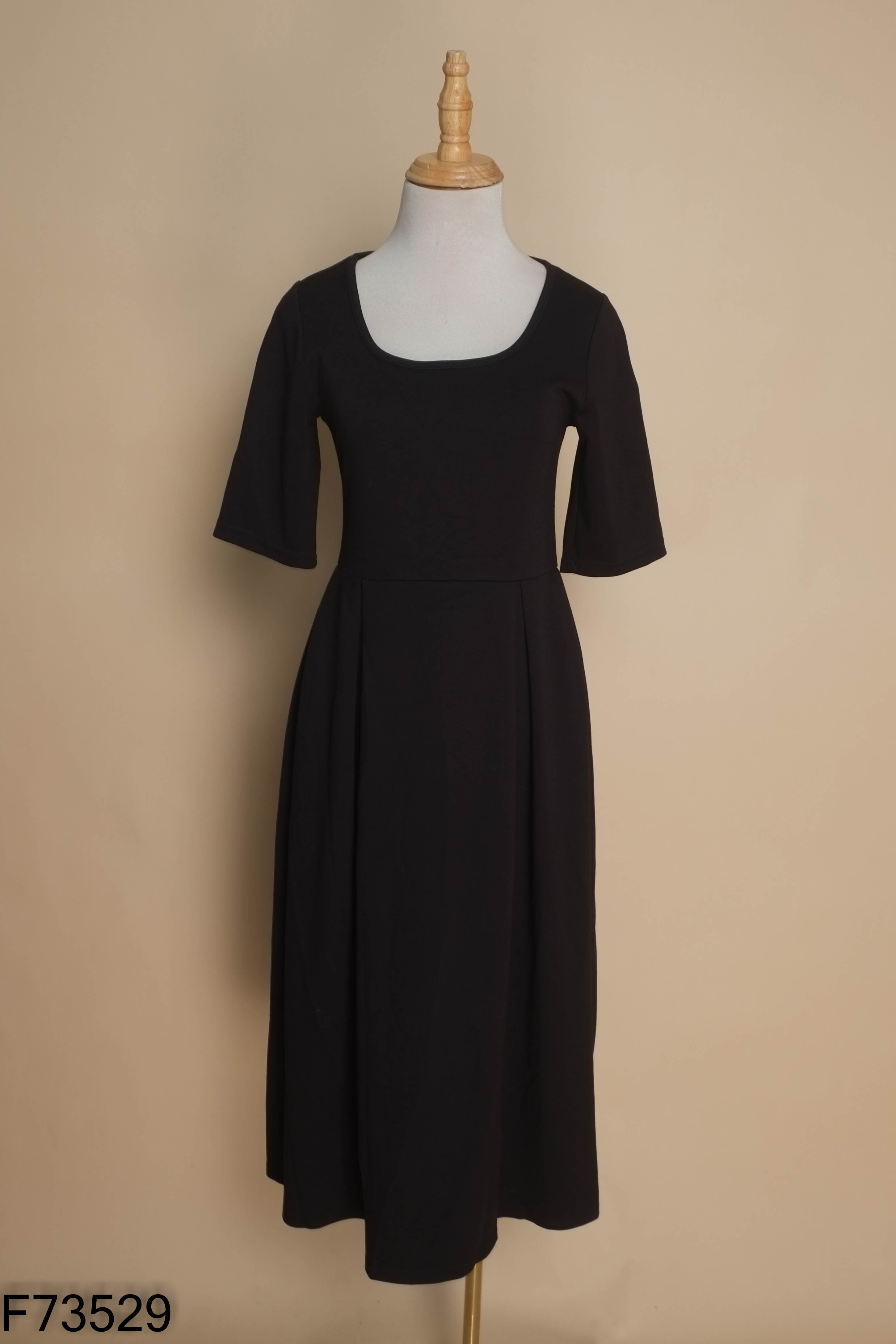 Váy đen FASHION cổ tròn