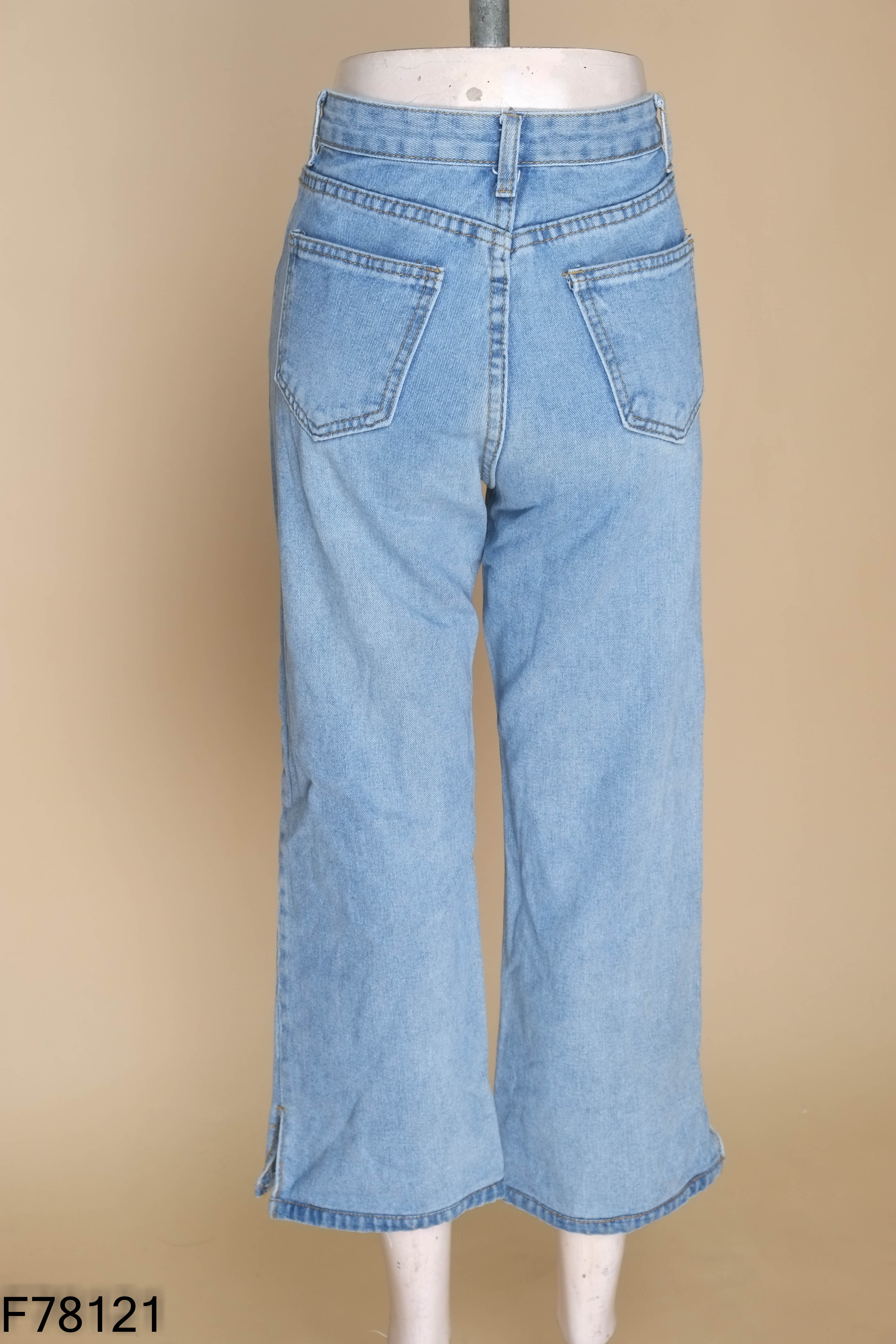 Quần jeans xanh trơn