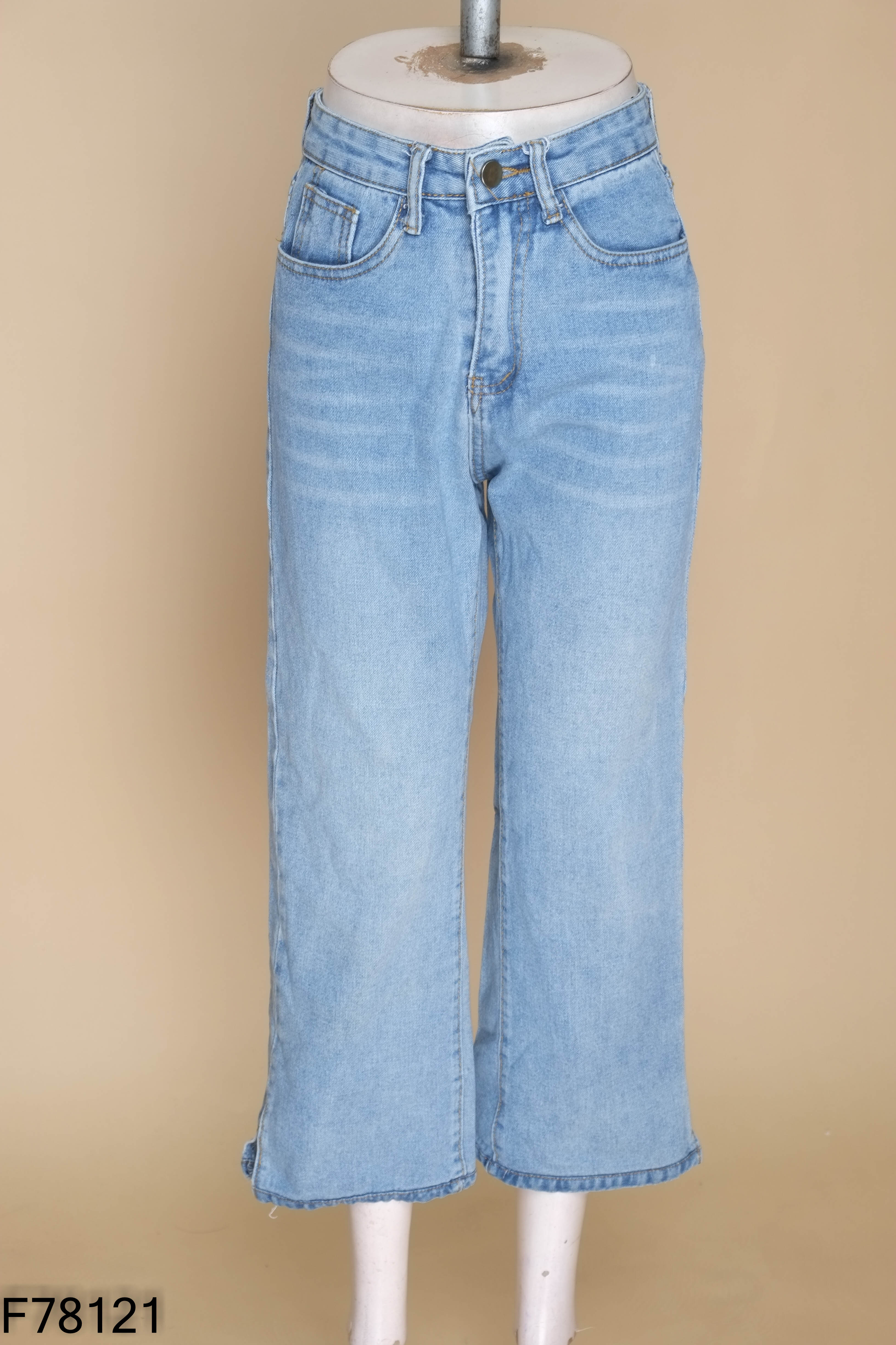 Quần jeans xanh trơn