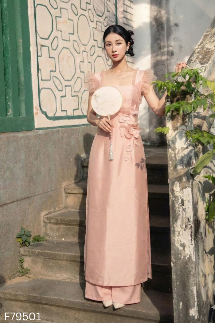 Áo dài hồng đào đính đá