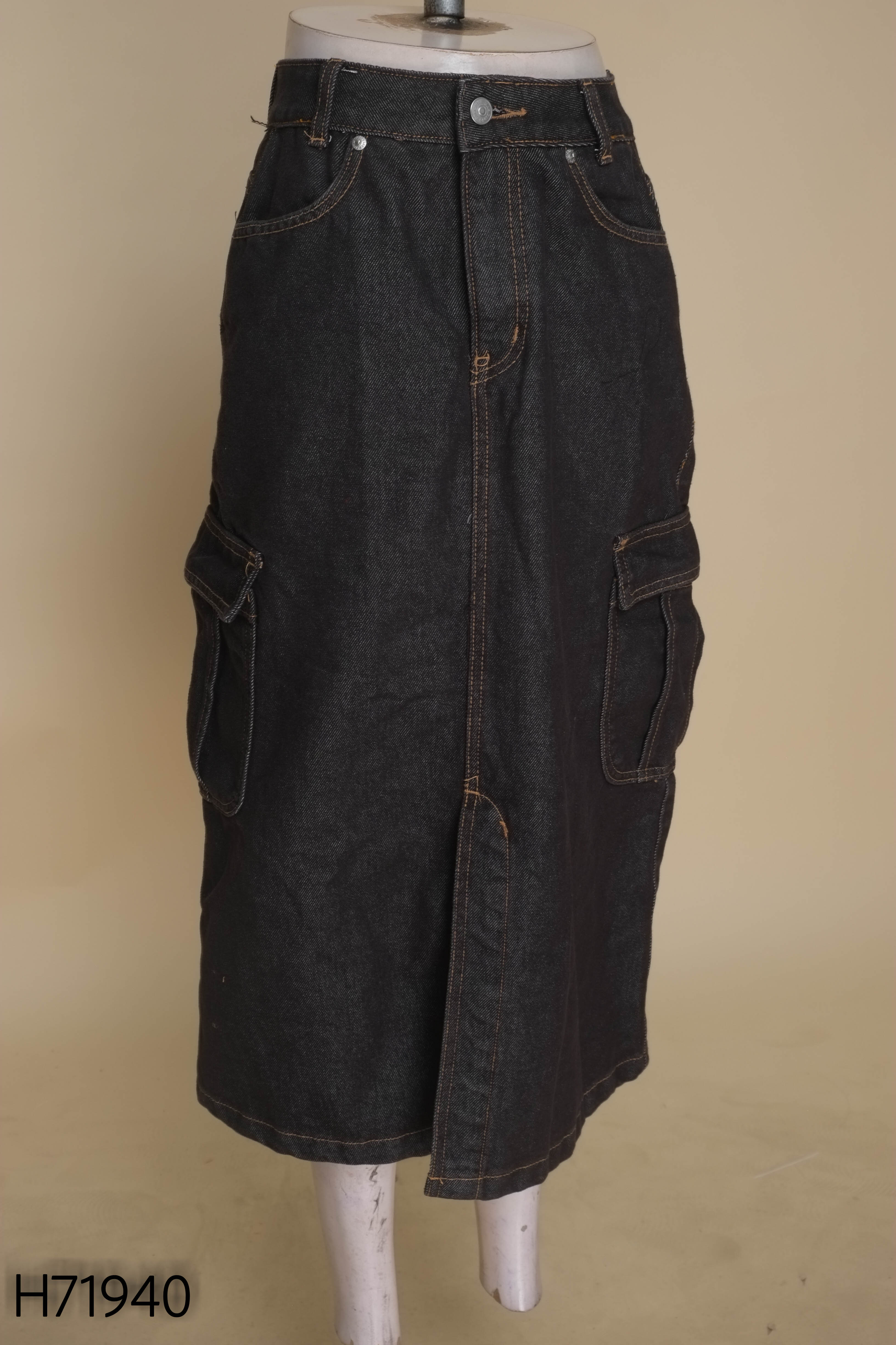 Chân váy jeans đen túi hộp