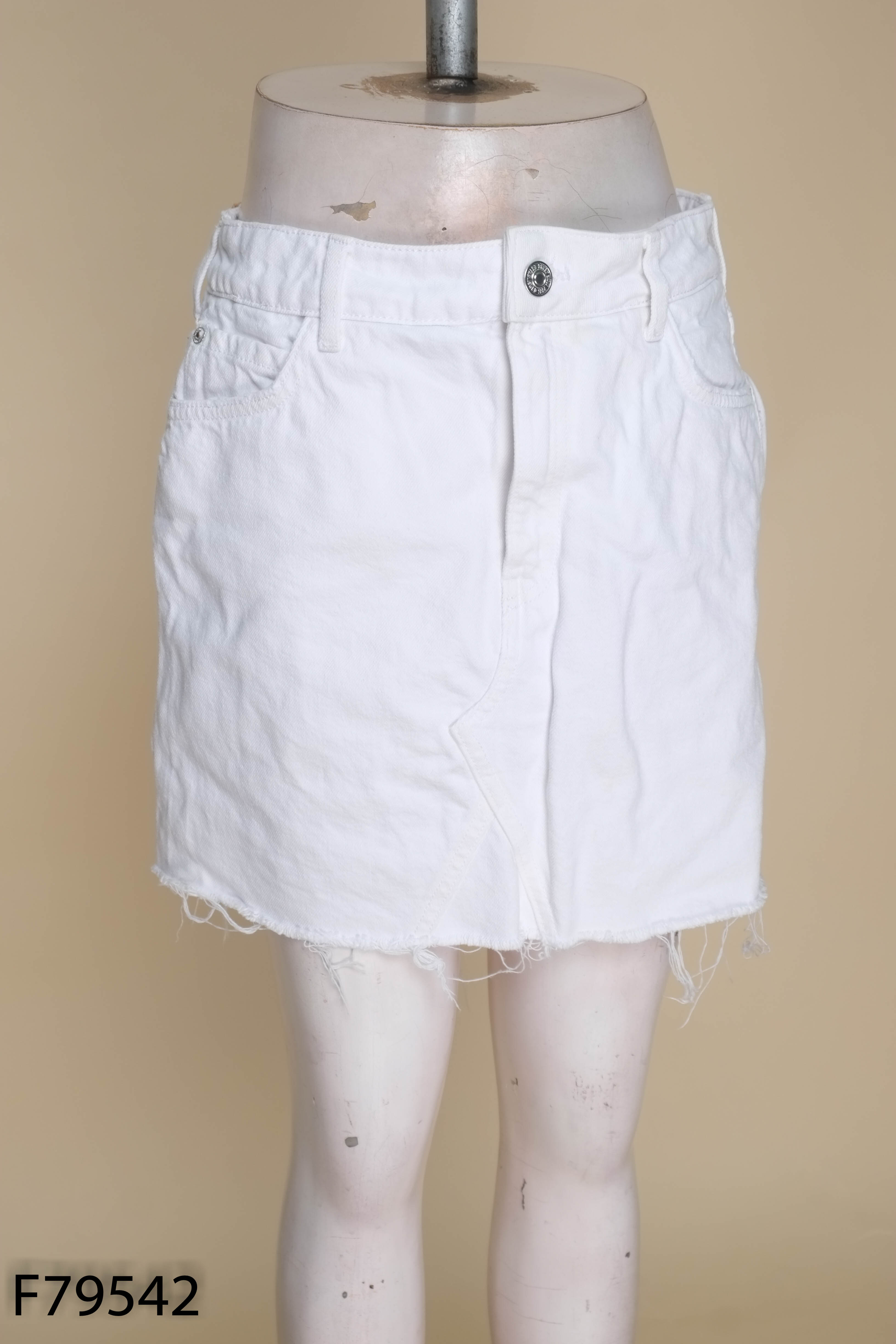 Chân váy jean MANGO trắng trơn