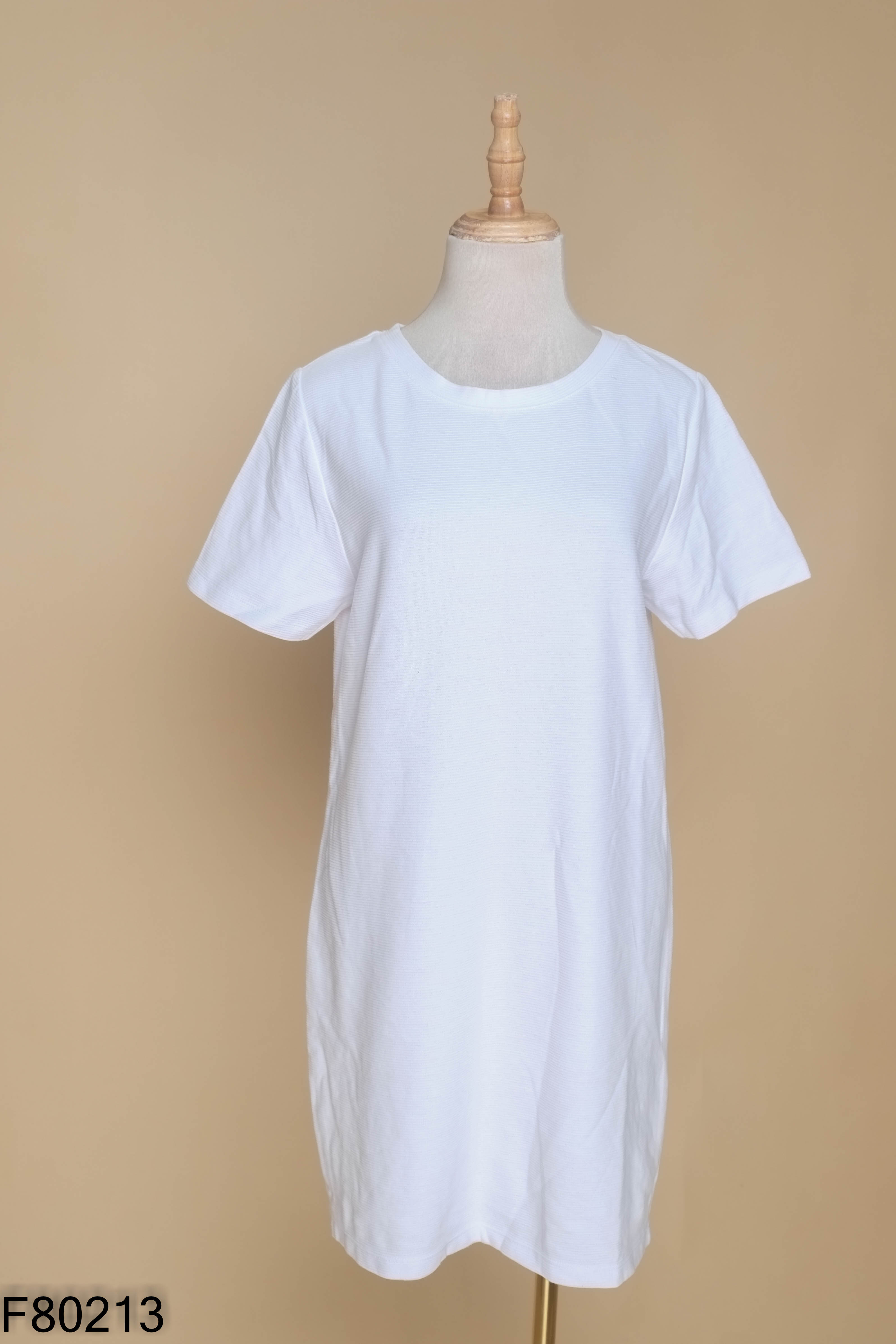 Váy trắng ZARA suông trơn