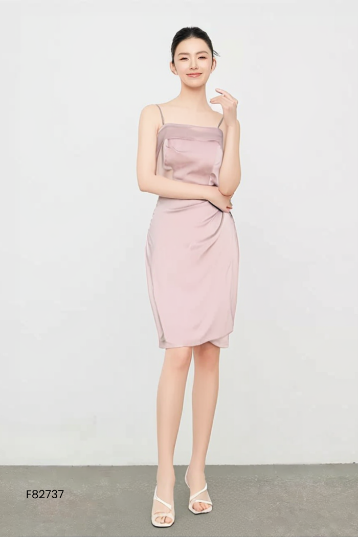Váy hai dây lụa hồng đính đá