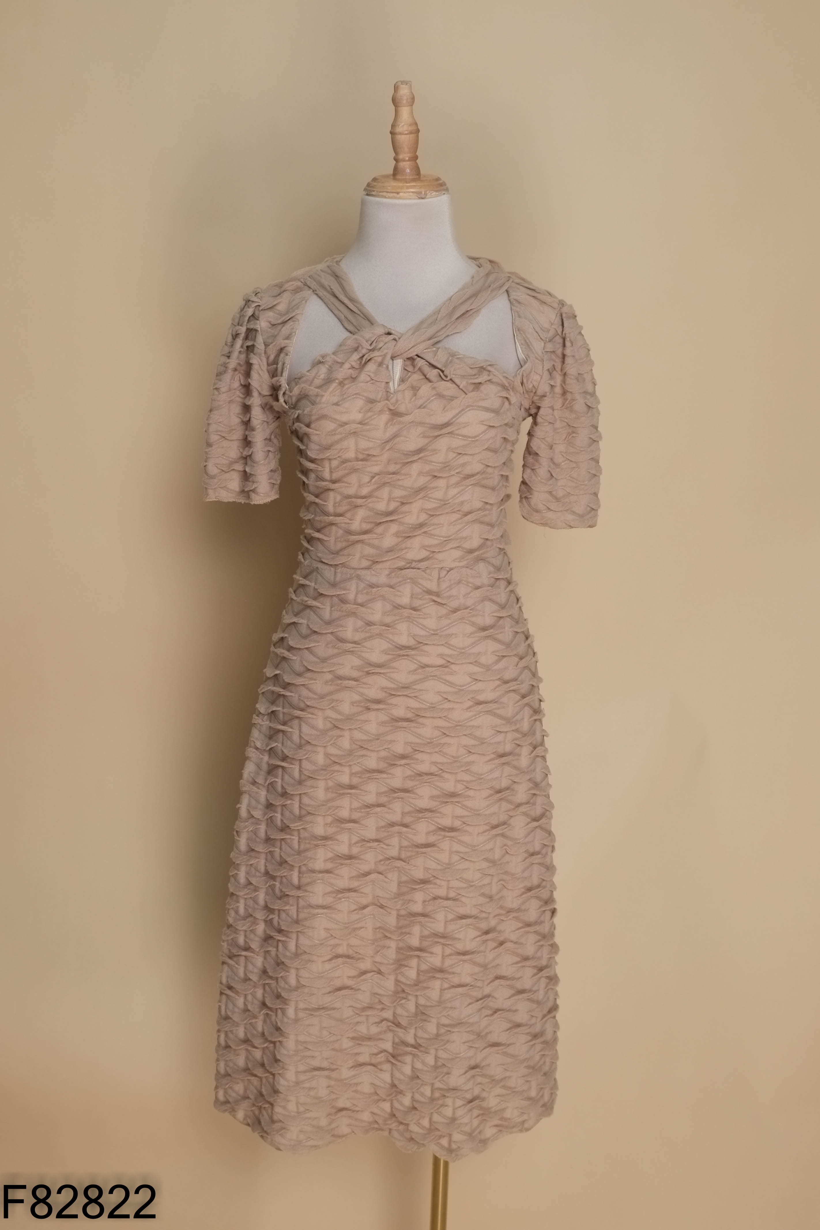 Váy nâu CELINE cổ xoắn
