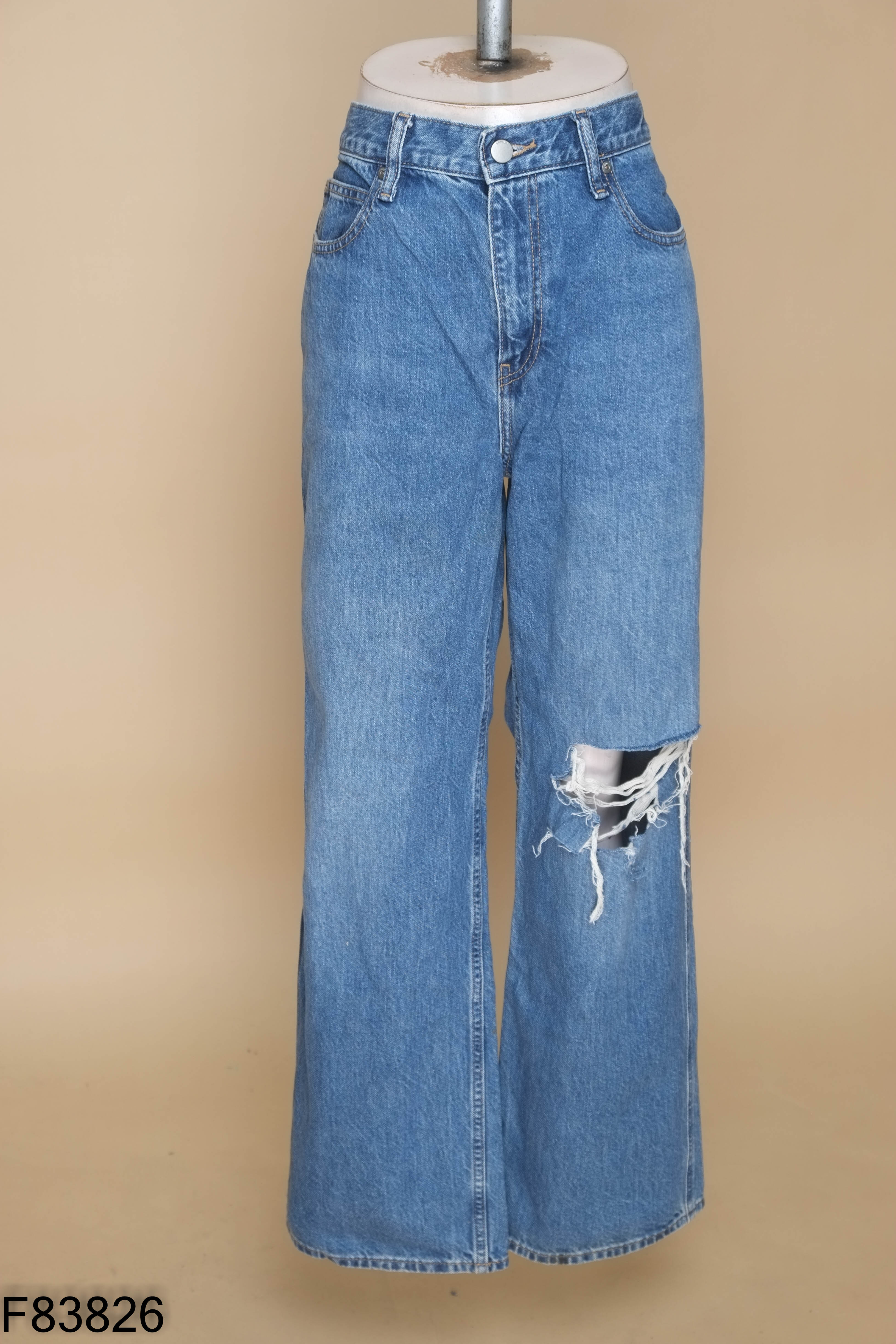 Quần jeans xanh rách UNIQLO
