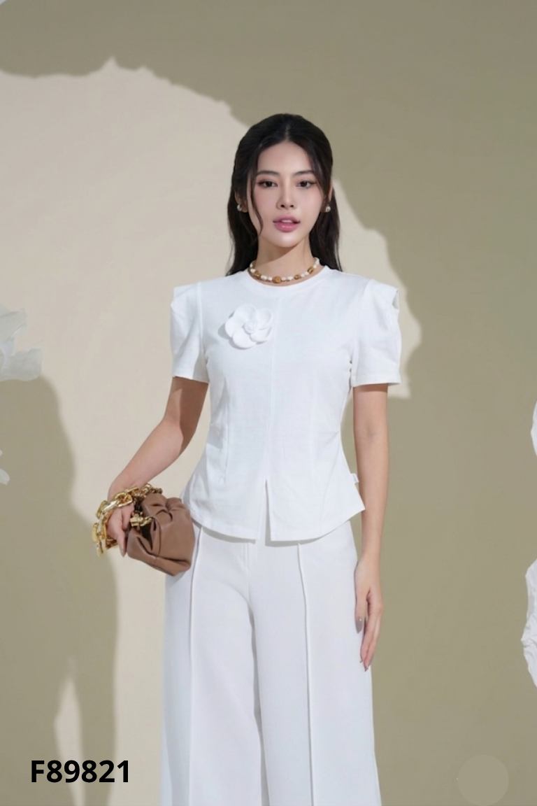 Áo CCHAT trắng đính hoa
