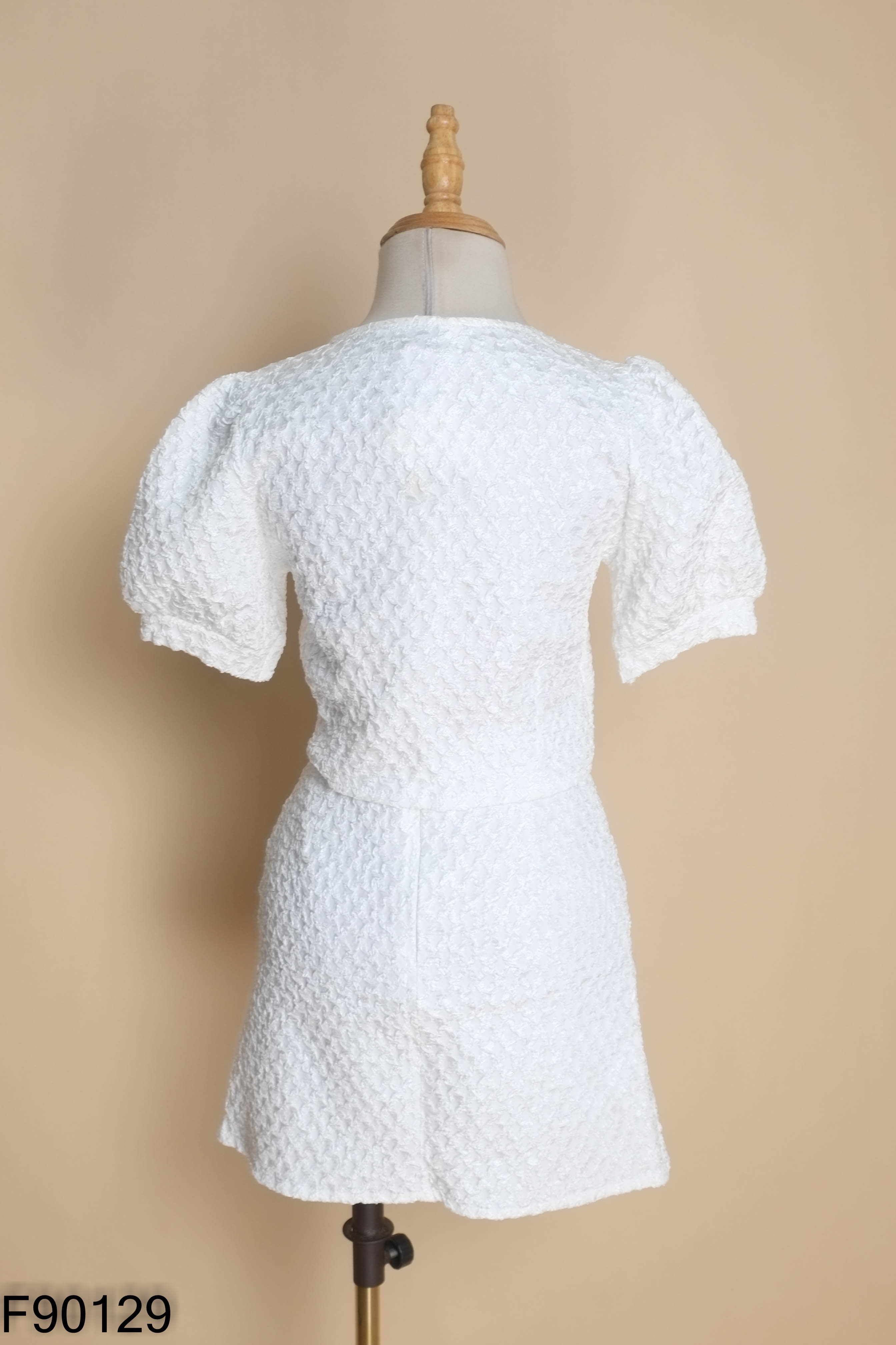 NEWTAG Set Áo trắng cúc ngọc + chân váy