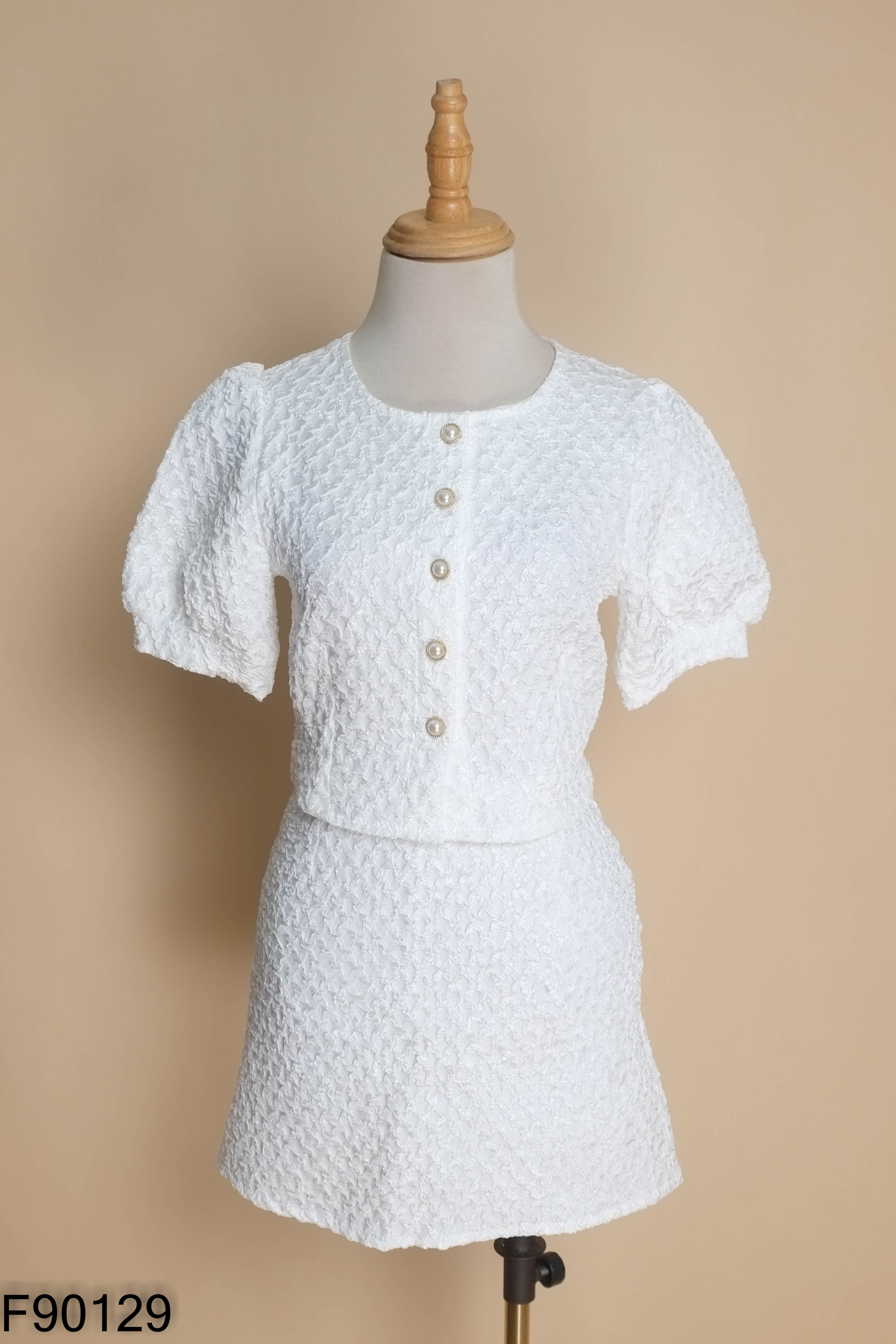 NEWTAG Set Áo trắng cúc ngọc + chân váy
