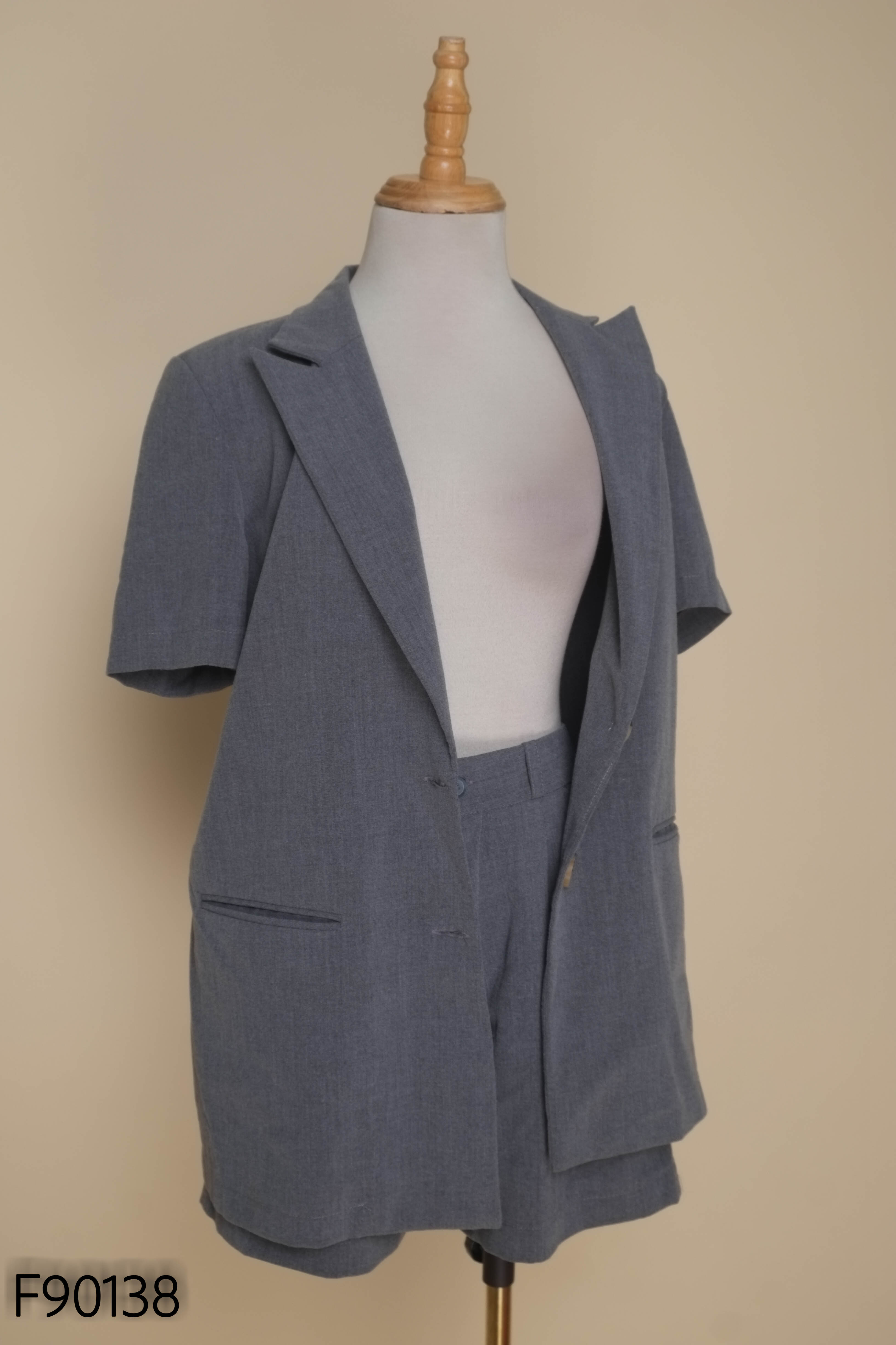 Set blazer ngắn tay ghi OM DESIGN+quần