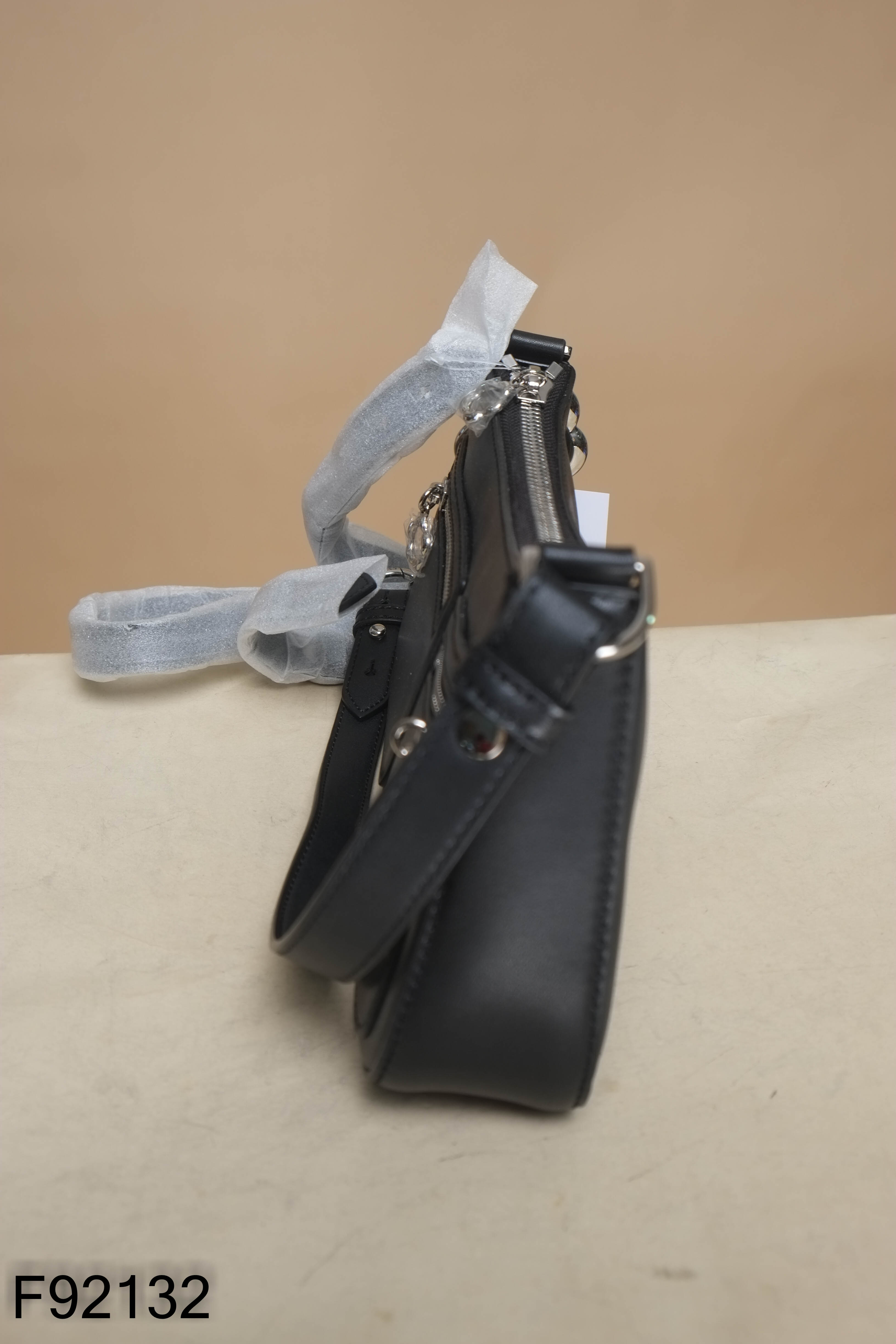 Túi xách CHARLES & KEITH đen
