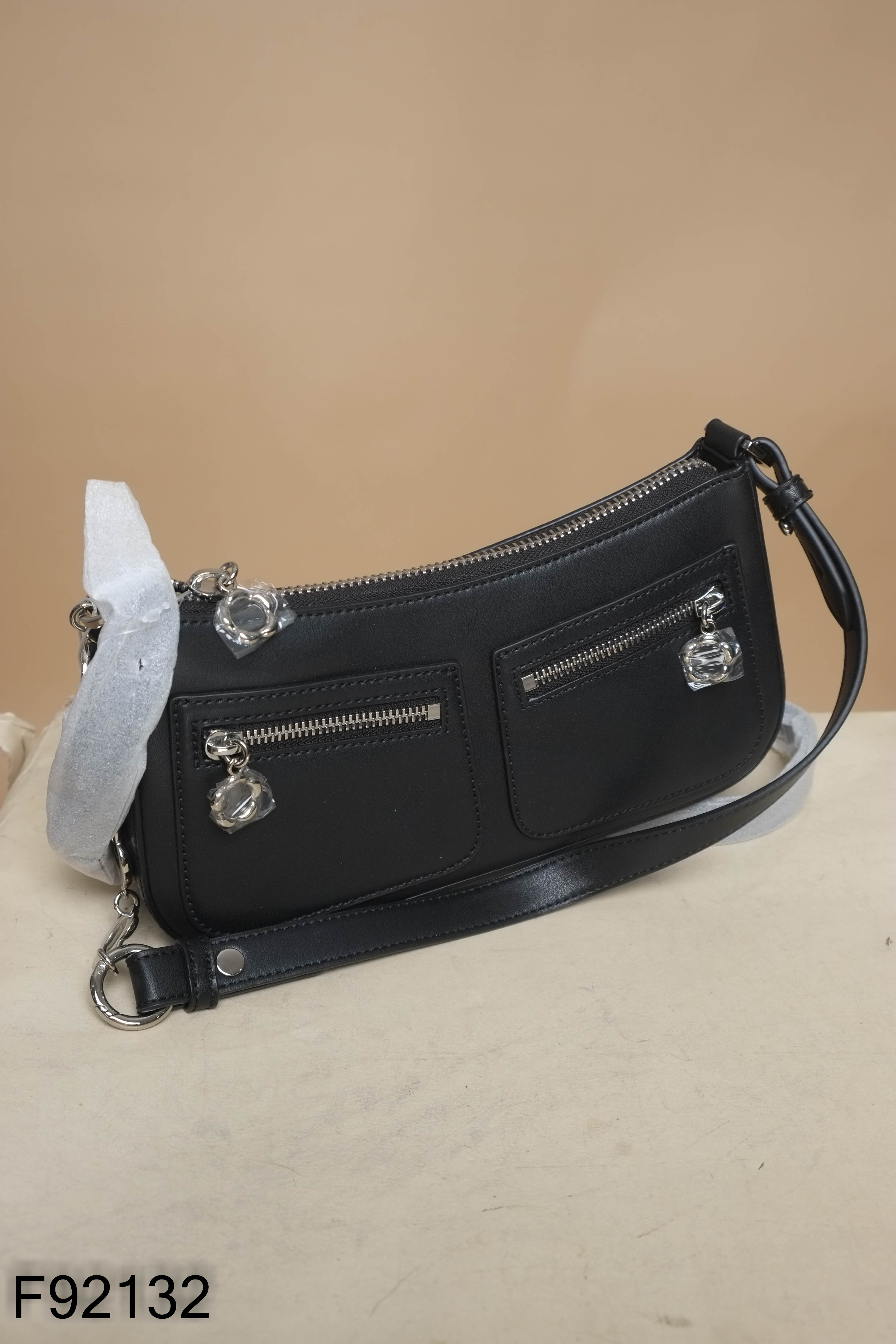 Túi xách CHARLES & KEITH đen