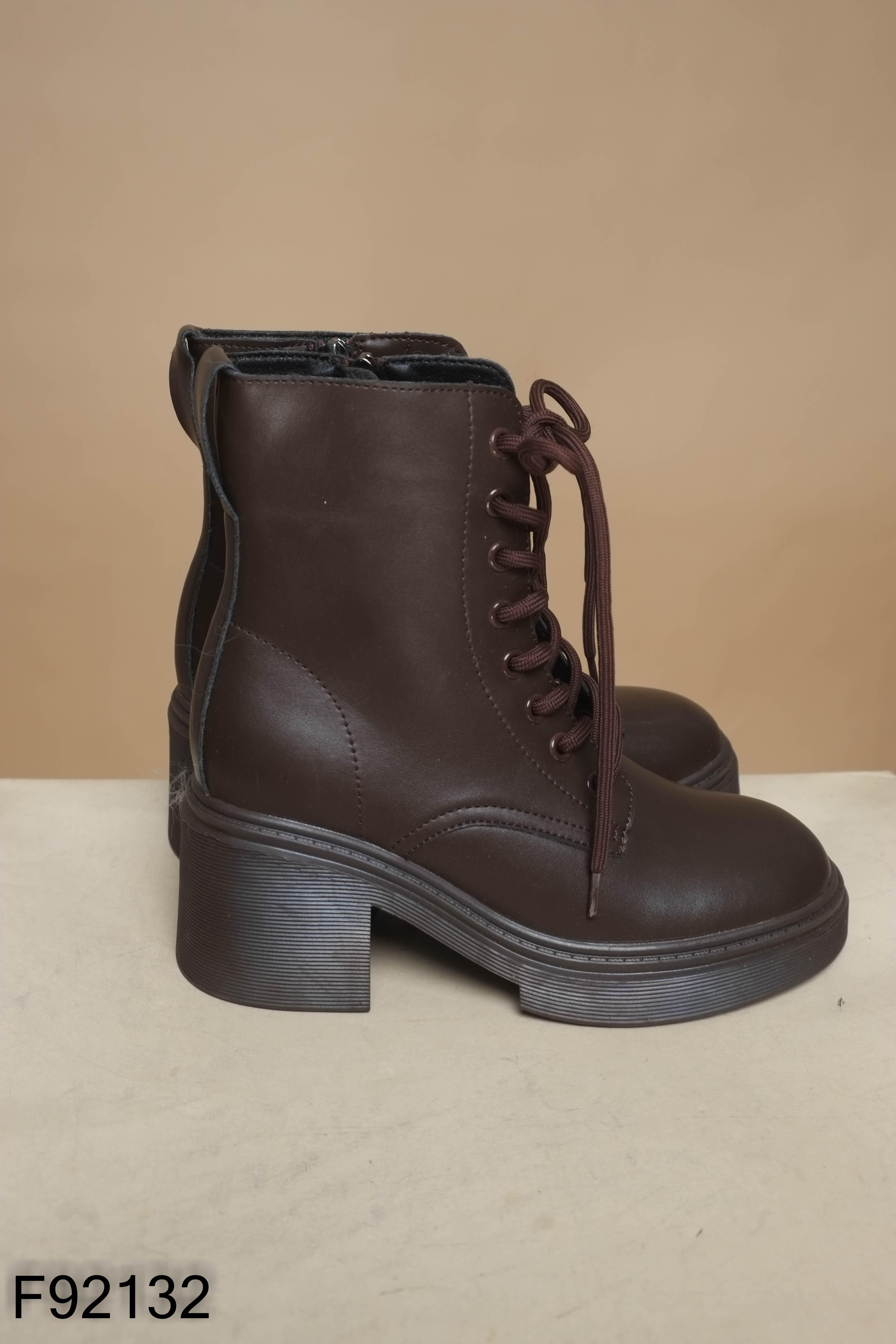 Giày boots nâu trơn