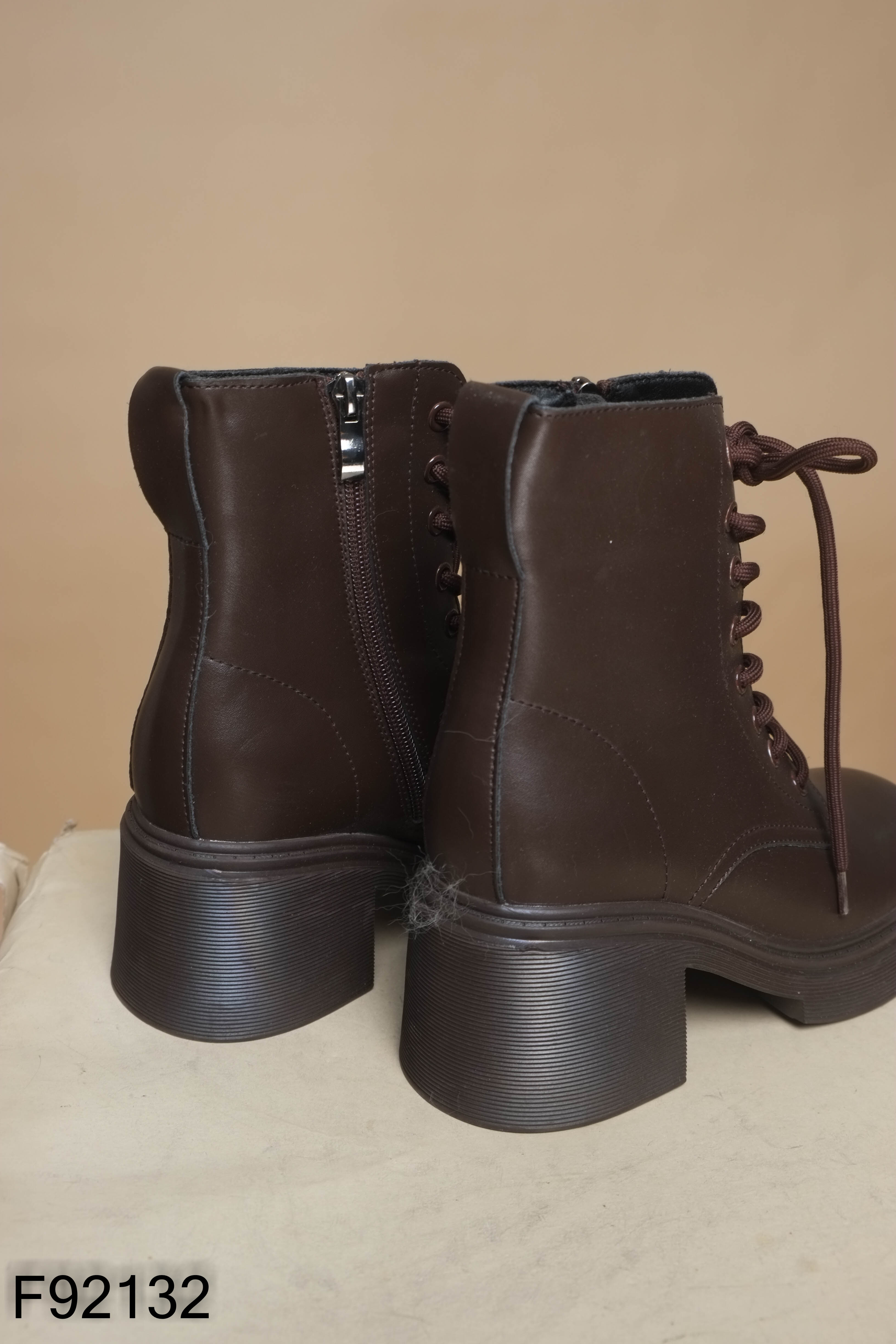 Giày boots nâu trơn