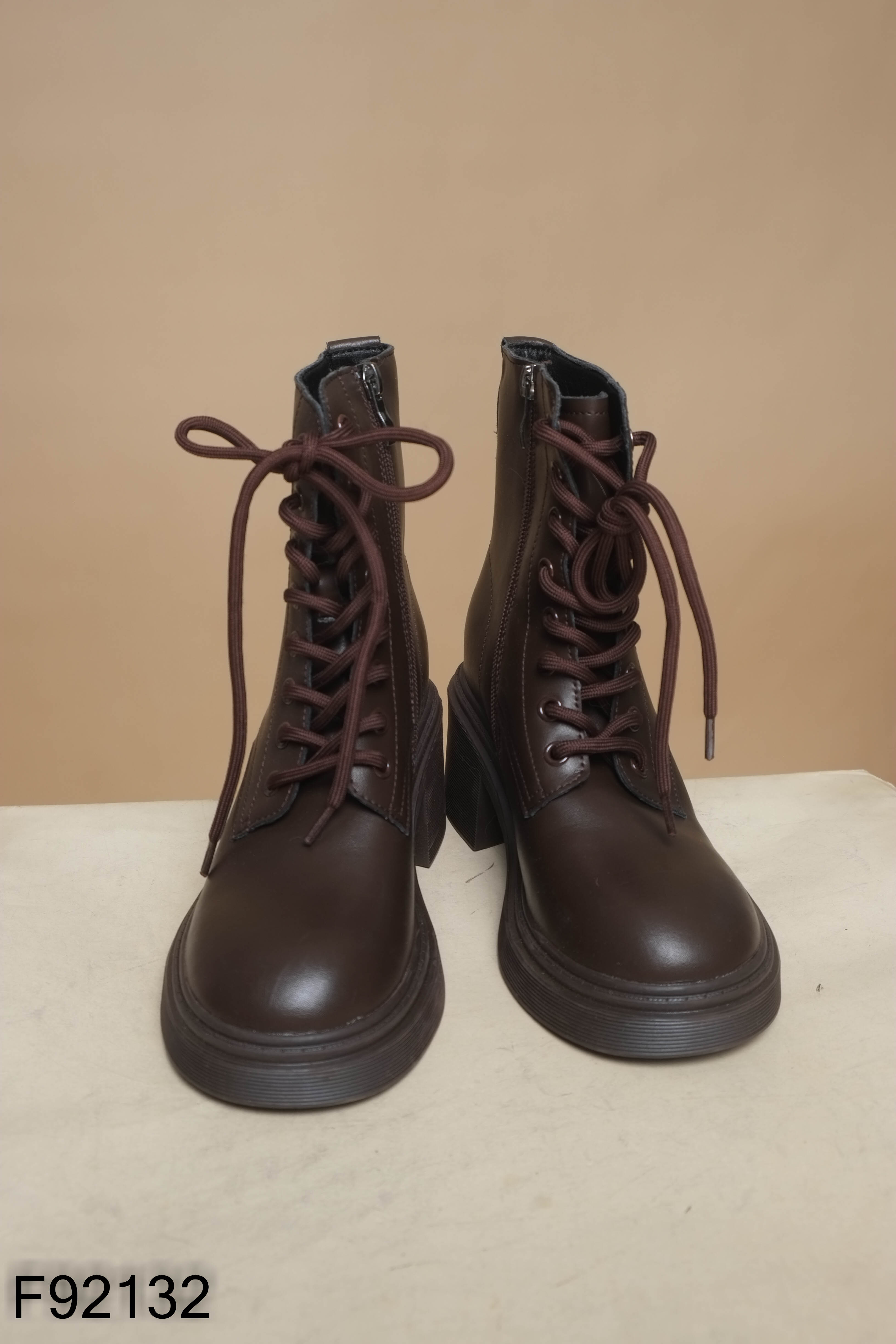Giày boots nâu trơn