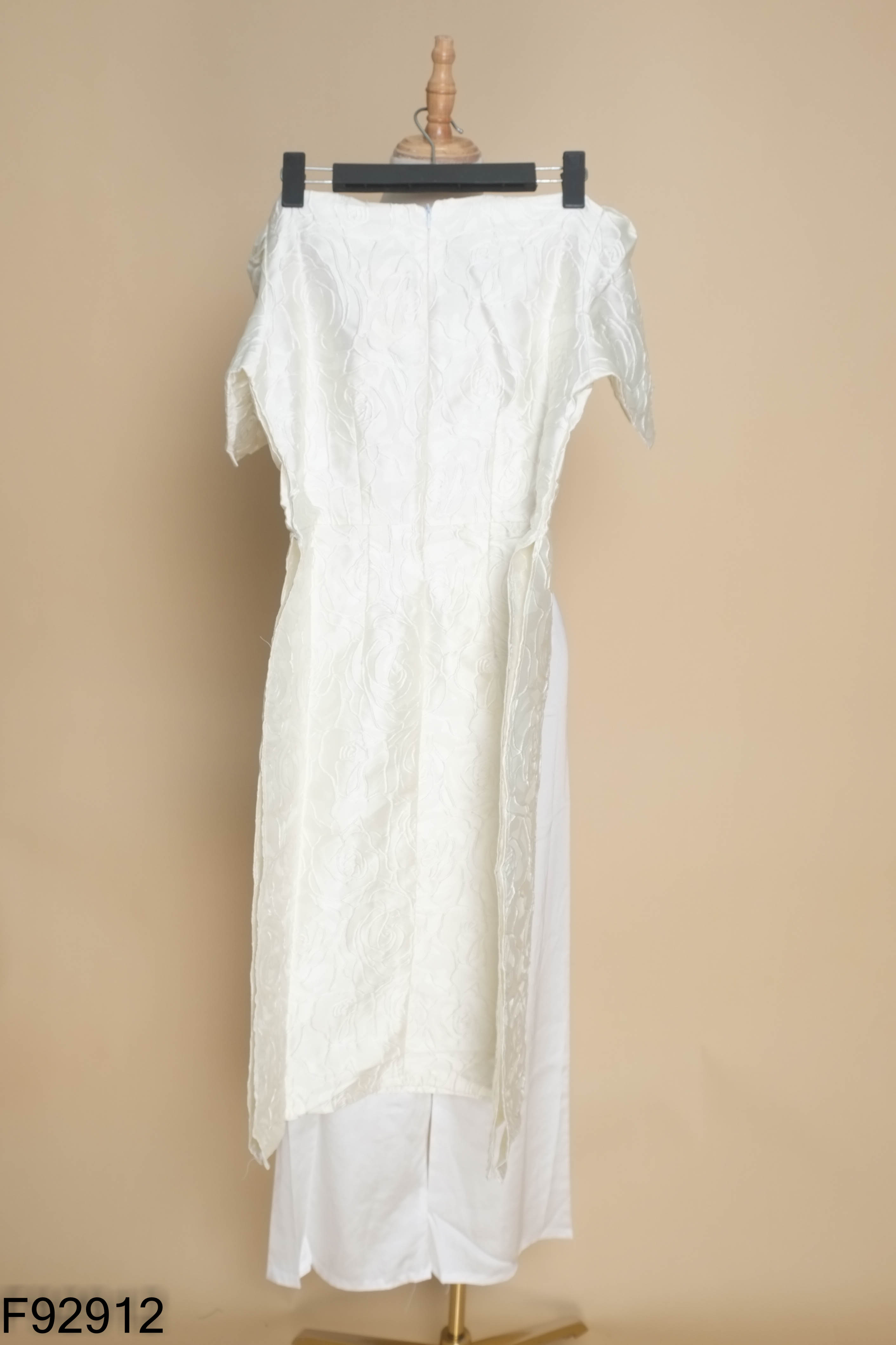 Set áo dài be cổ đính đá + quần trắng