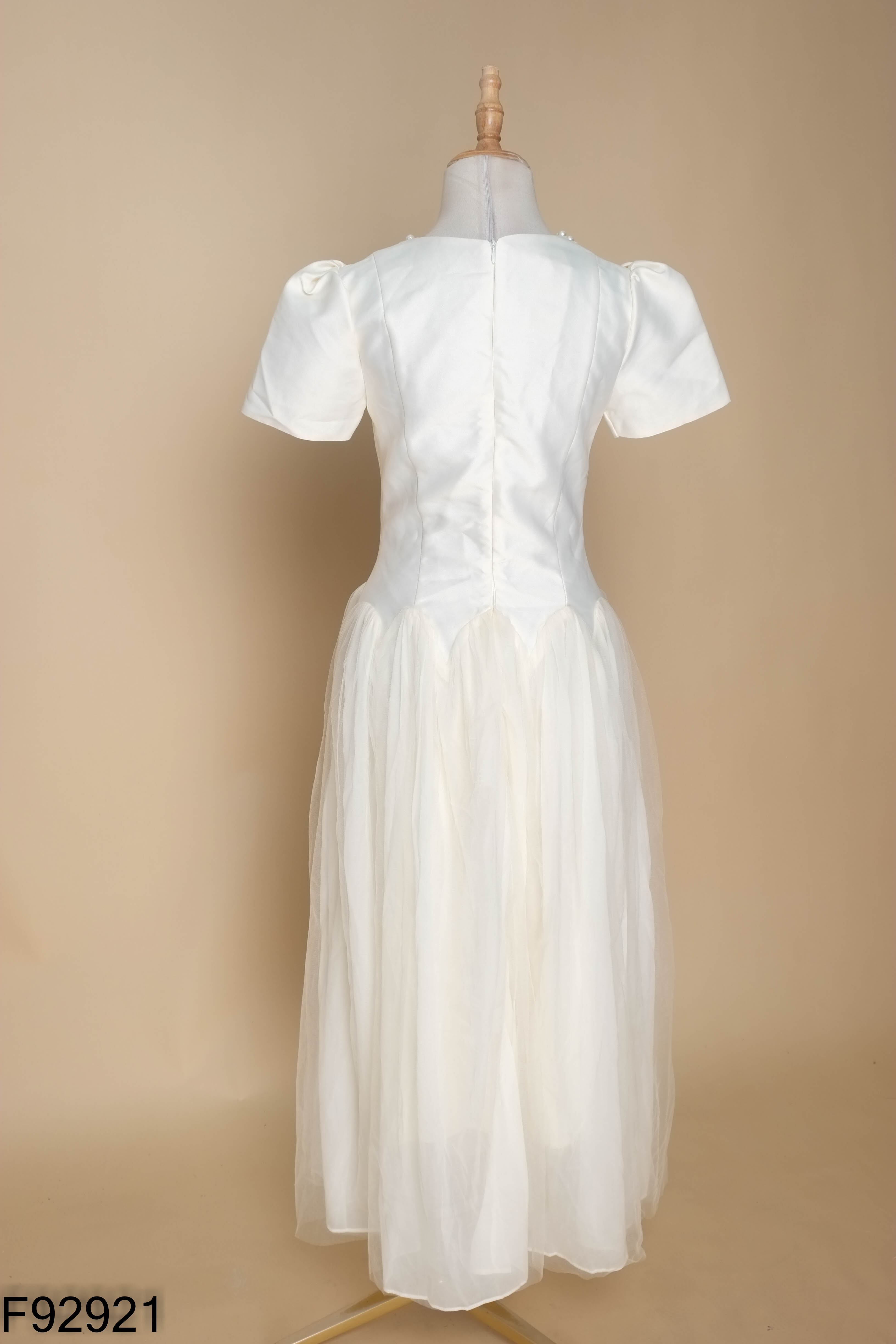 Váy MAY DESIGN be cổ đính ngọc