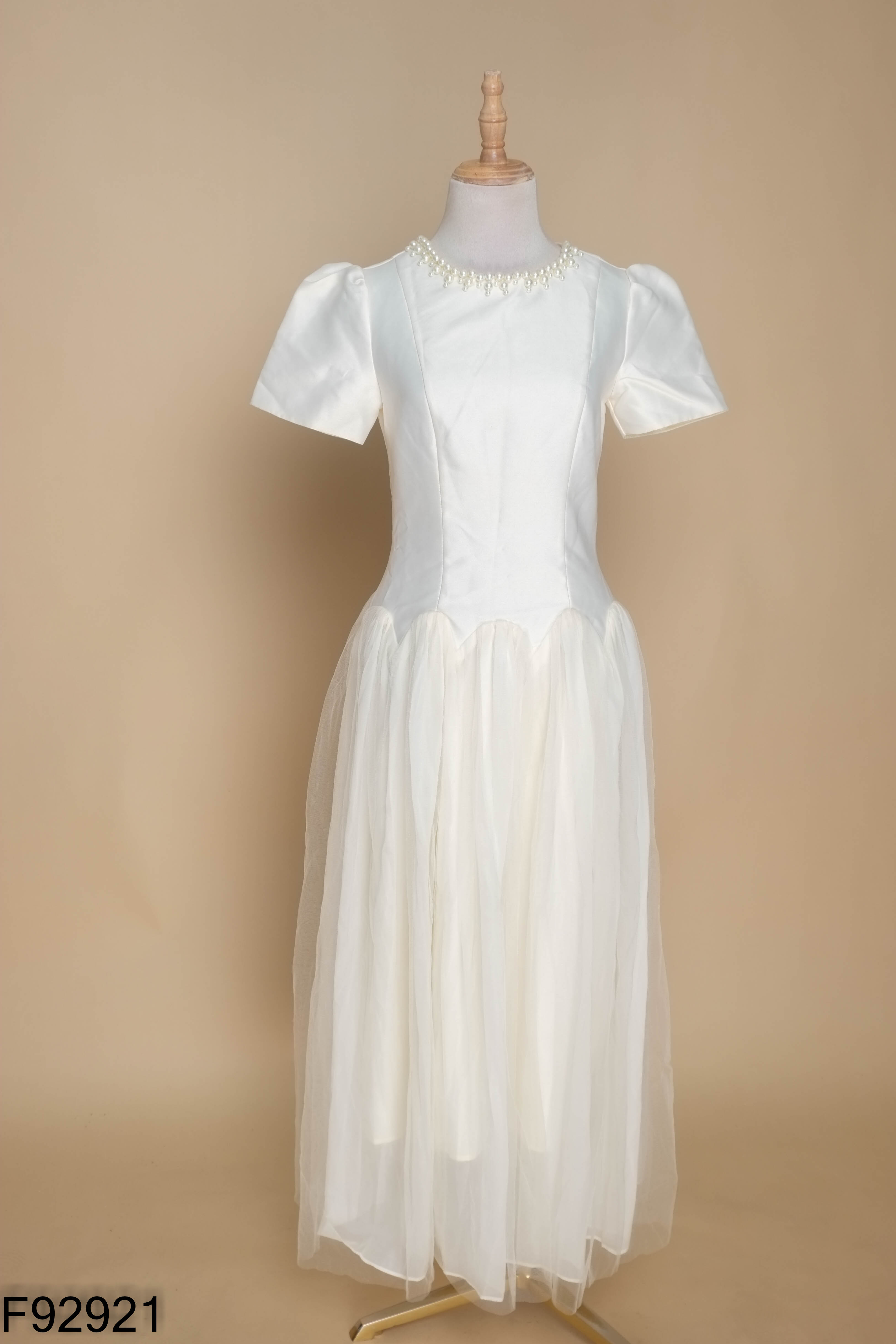 Váy MAY DESIGN be cổ đính ngọc