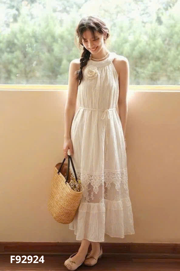 Váy be cổ yếm phối hoa