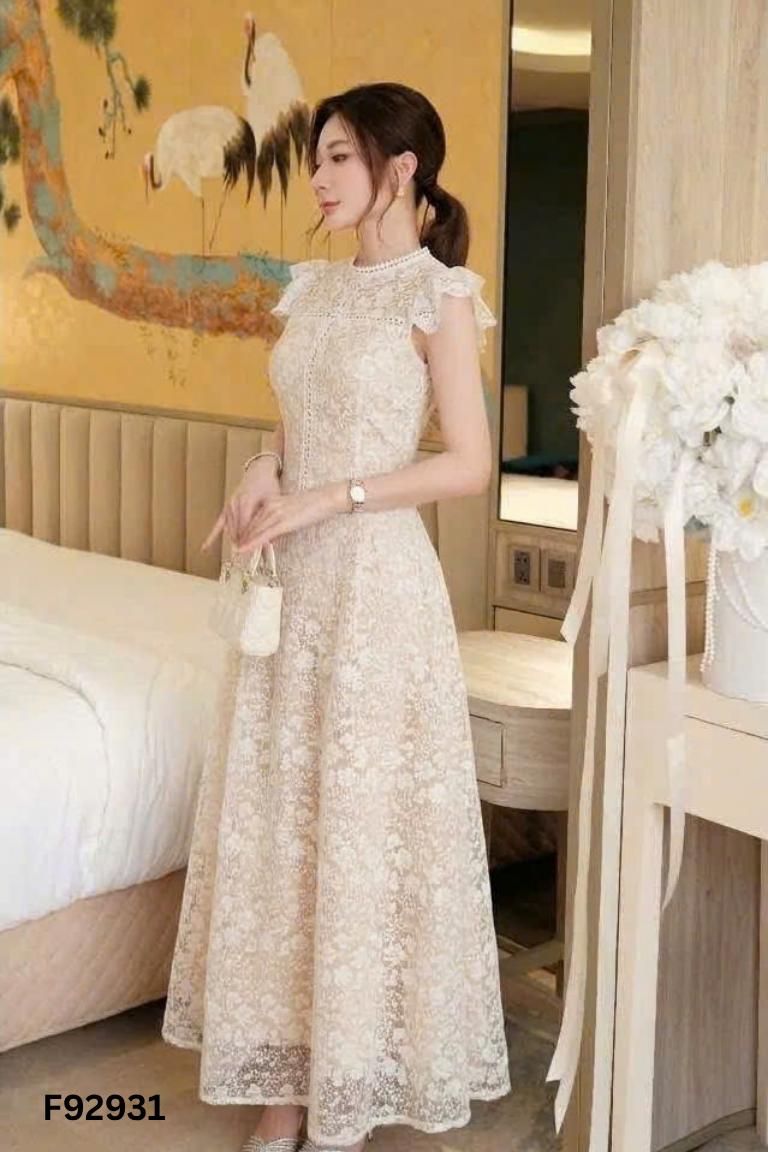 Váy CHOU DESIGN be ren hoa