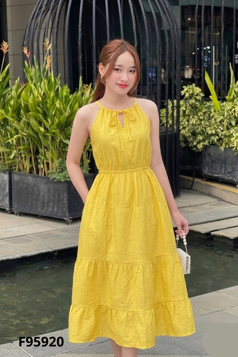Váy đũi vàng cổ yếm